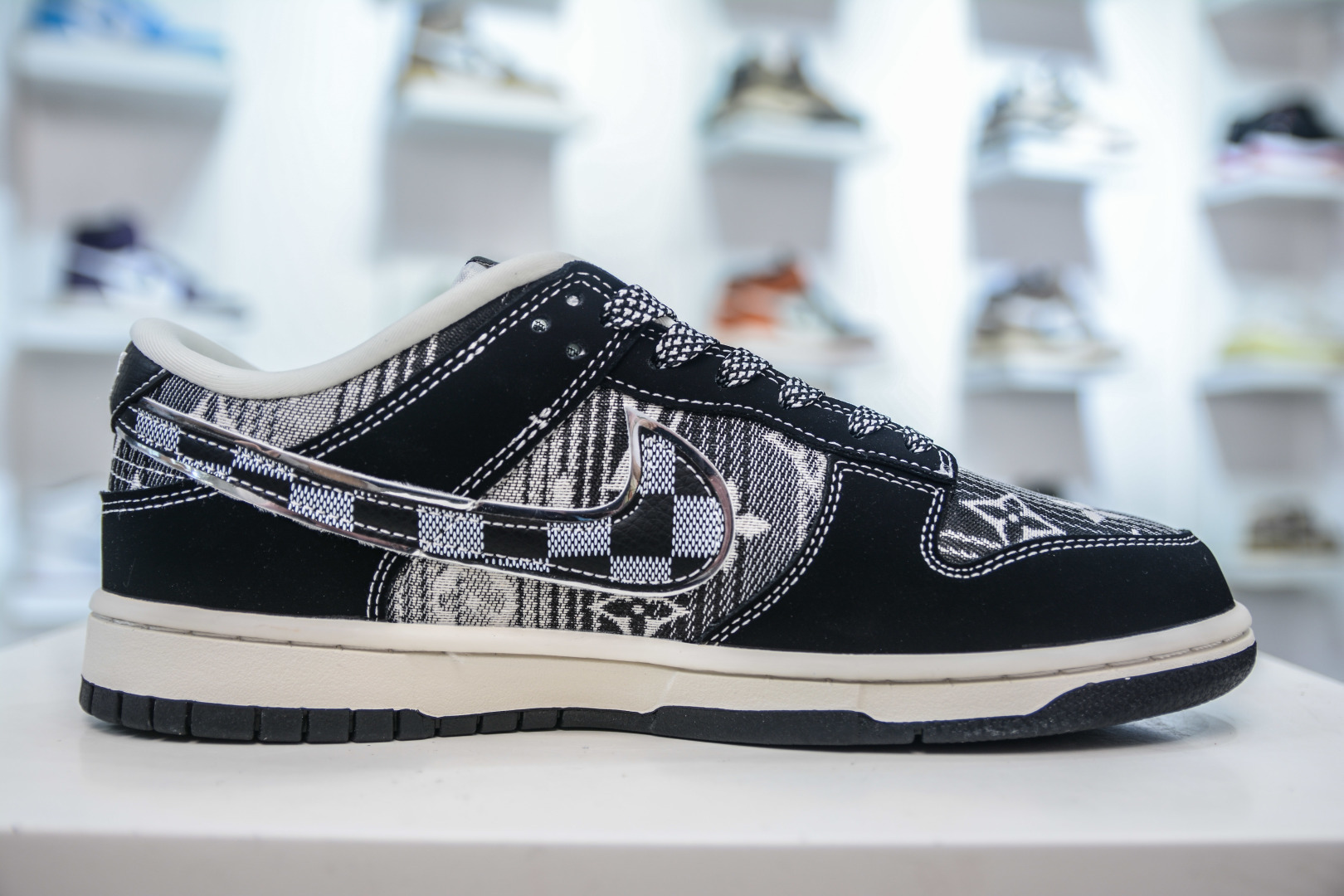 Nike SB Dunk Low x Louis Vuitton LV联名-黑白格 DS6608-005