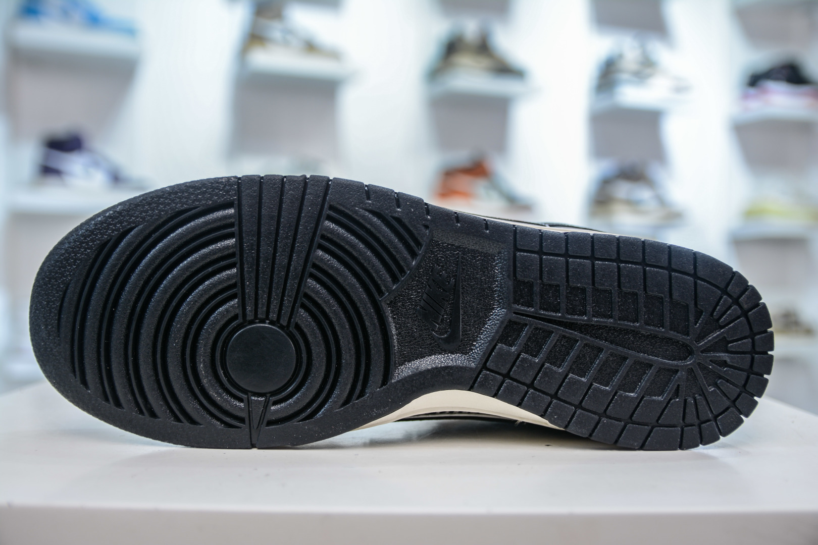 Nike SB Dunk Low x Louis Vuitton LV联名-黑白格 DS6608-005