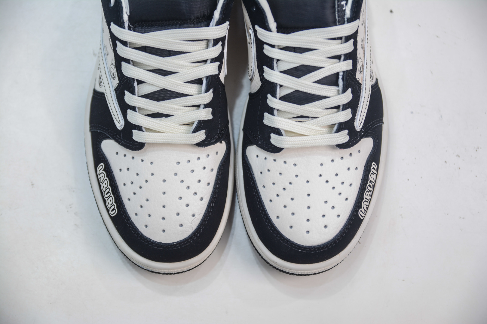 Air Jordan AJ1 Low X LABUBU 低帮联名拉布布-黑白印花 LD2028-056 Air Jordan AJ1 Low X LABUBU 低帮联名拉布布-黑白印花 LD2028-056