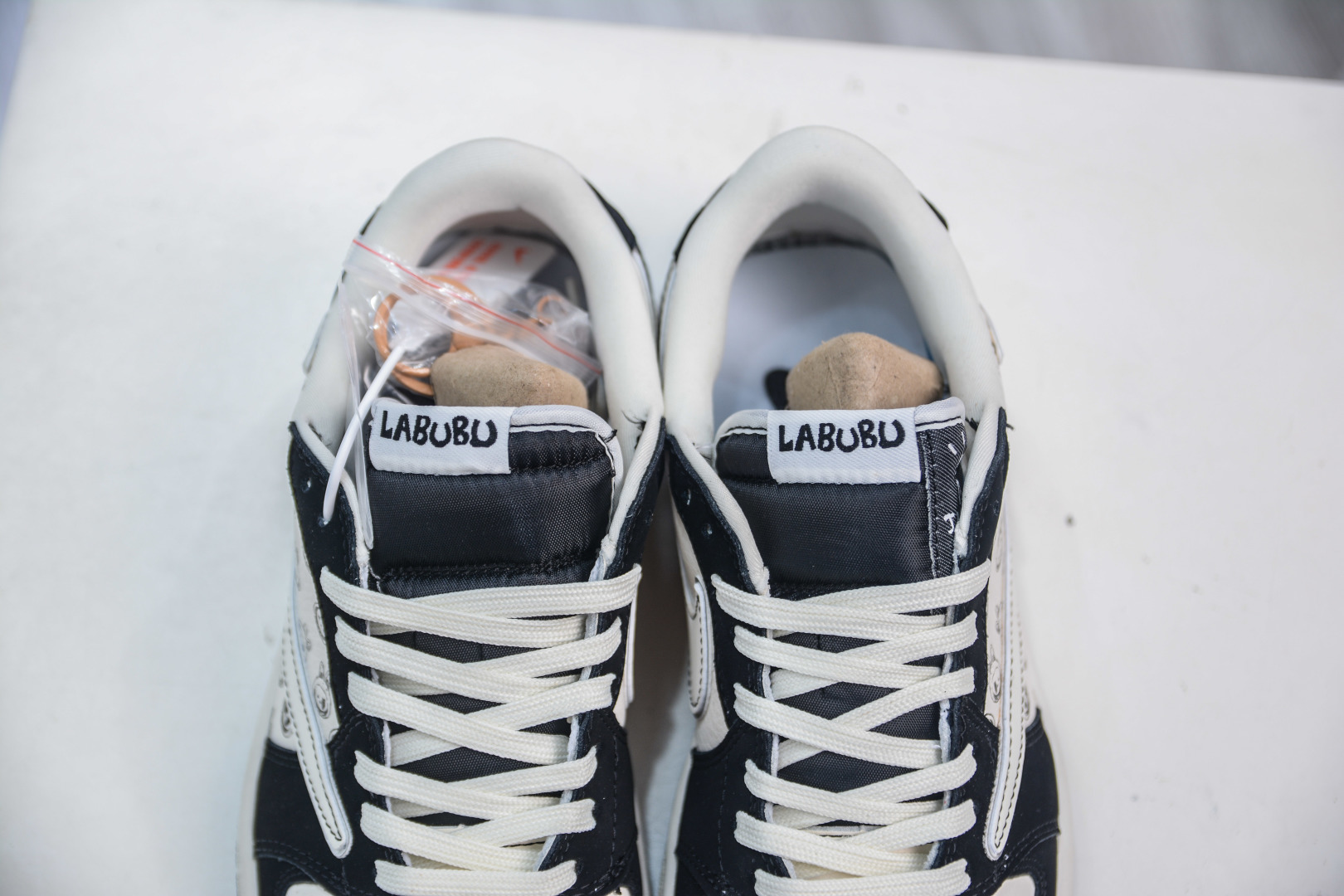 Air Jordan AJ1 Low X LABUBU 低帮联名拉布布-黑白印花 LD2028-056 Air Jordan AJ1 Low X LABUBU 低帮联名拉布布-黑白印花 LD2028-056