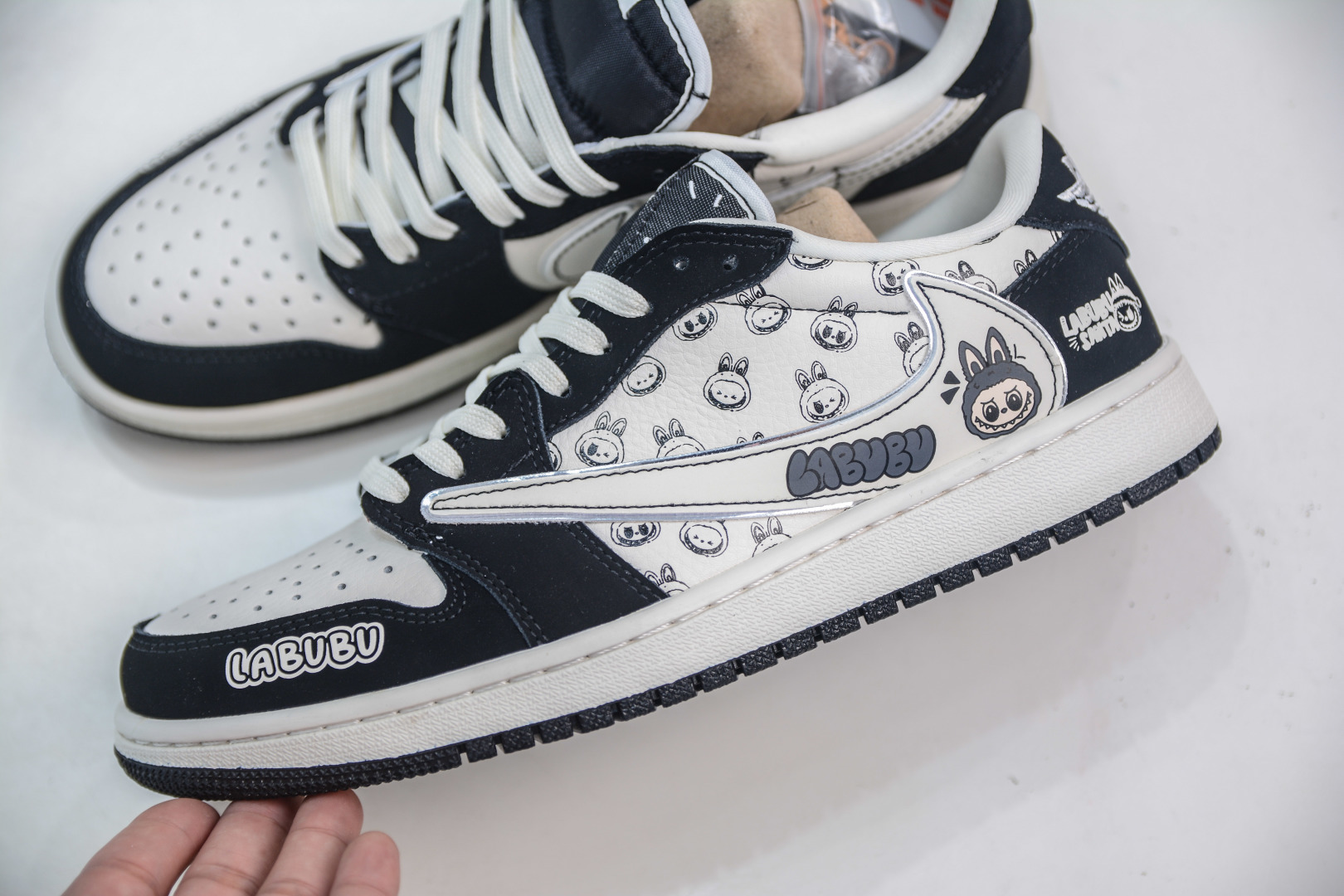 Air Jordan AJ1 Low X LABUBU 低帮联名拉布布-黑白印花 LD2028-056 Air Jordan AJ1 Low X LABUBU 低帮联名拉布布-黑白印花 LD2028-056