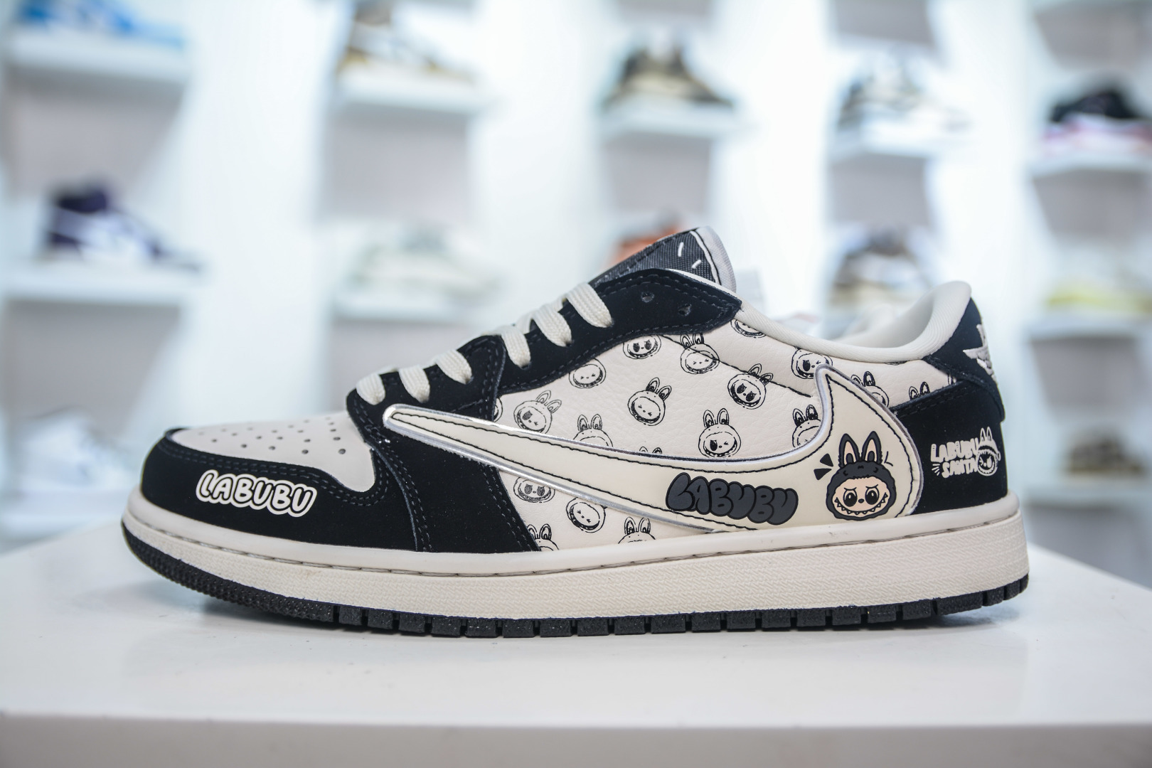 Air Jordan AJ1 Low X LABUBU 低帮联名拉布布-黑白印花 LD2028-056 Air Jordan AJ1 Low X LABUBU 低帮联名拉布布-黑白印花 LD2028-056