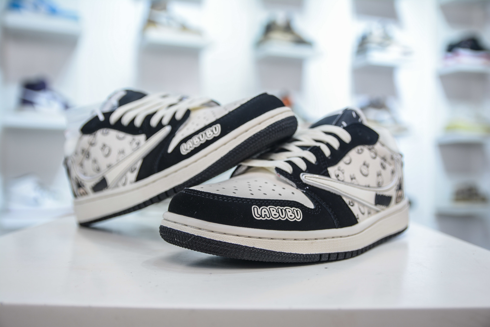 Air Jordan AJ1 Low X LABUBU 低帮联名拉布布-黑白印花 LD2028-056 Air Jordan AJ1 Low X LABUBU 低帮联名拉布布-黑白印花 LD2028-056