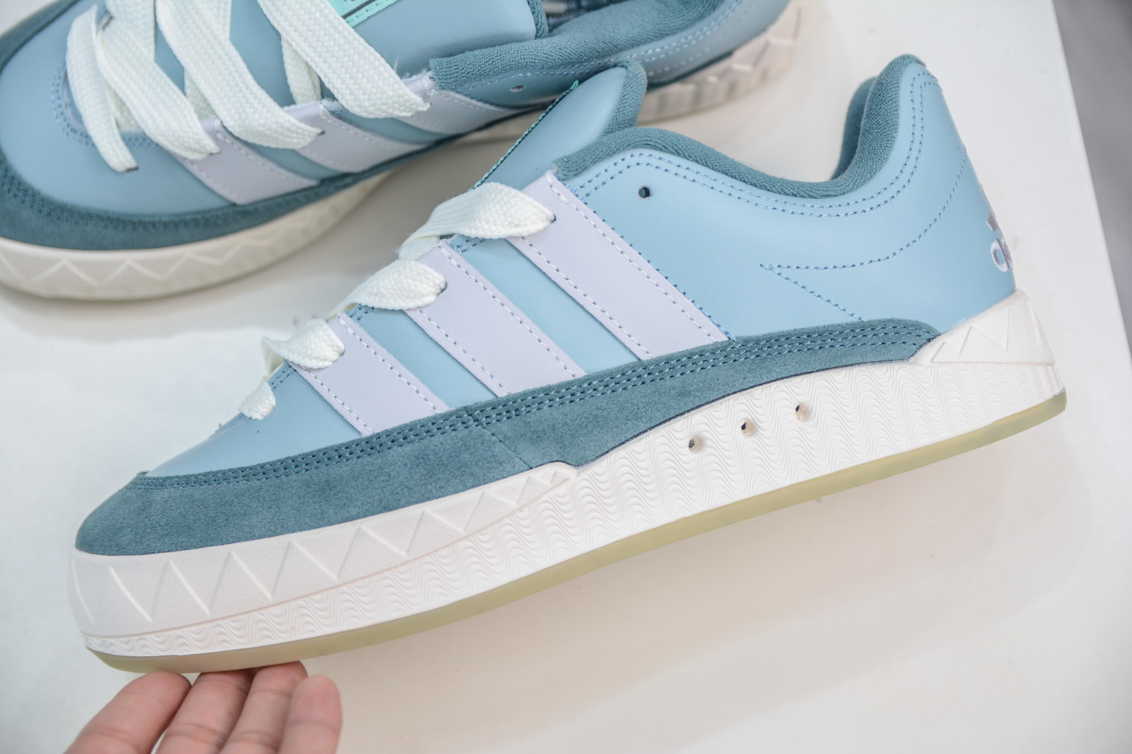 AD Adimatic Low 马蒂奇系列低帮复古面包鞋运动休闲滑板板鞋 IF1590-Top High Quatity Cheap Sneakers Fashion Clothing Clothes Bags handbags Shoes of all Brand wholesale With The best Quality And Beautiful Price from China Factory Chinese suppliers wholesaler seller AD Adimatic Low 马蒂奇系列低帮复古面包鞋运动休闲滑板板鞋 IF1590