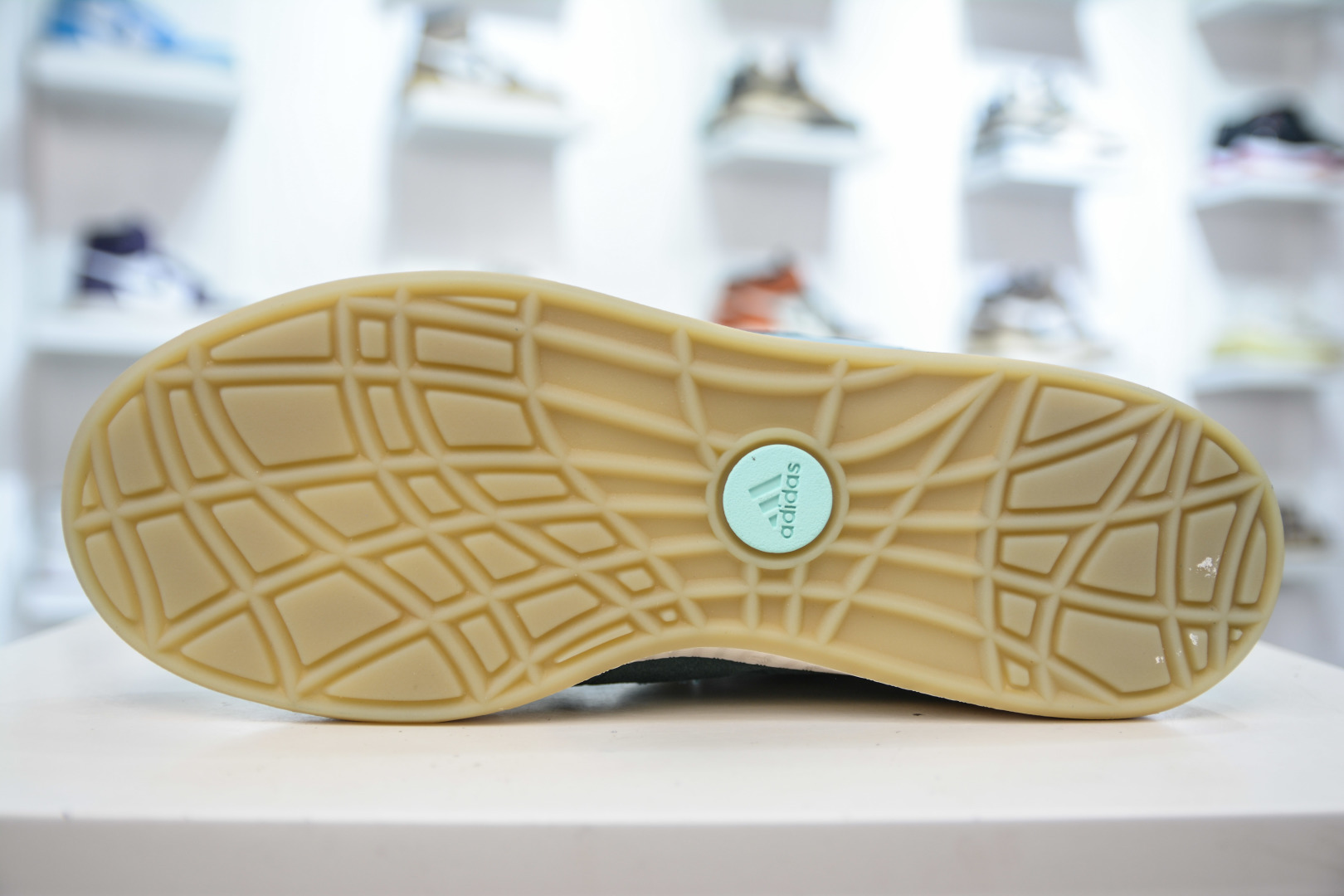 AD Adimatic Low 马蒂奇系列低帮复古面包鞋运动休闲滑板板鞋 IF1590-Top High Quatity Cheap Sneakers Fashion Clothing Clothes Bags handbags Shoes of all Brand wholesale With The best Quality And Beautiful Price from China Factory Chinese suppliers wholesaler seller AD Adimatic Low 马蒂奇系列低帮复古面包鞋运动休闲滑板板鞋 IF1590