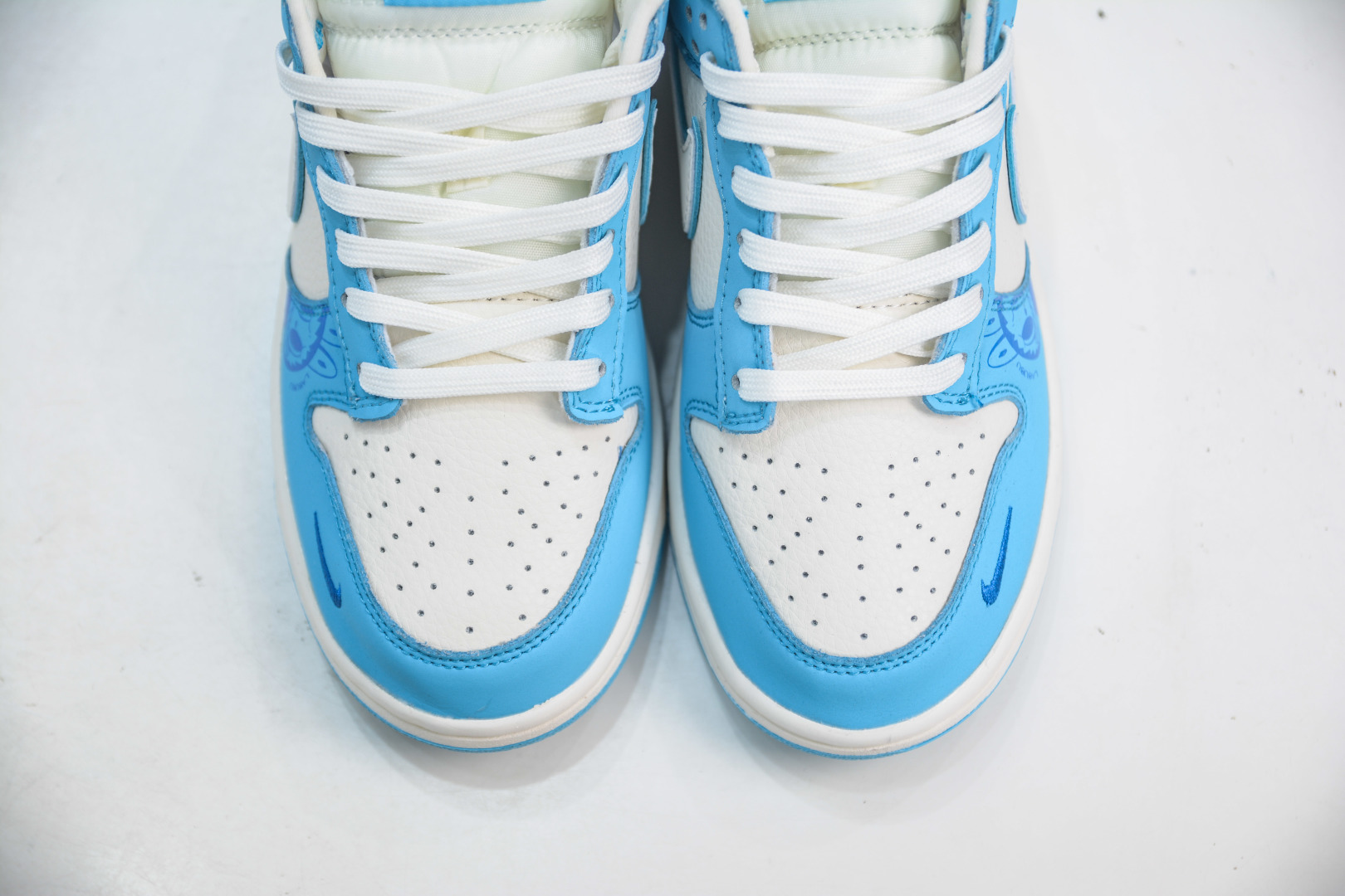 Nike SB Dunk Low x Labubu 'Daylight Blue' Premium Leather Sneakers 10 cmp i1756500004735 2532 0 8