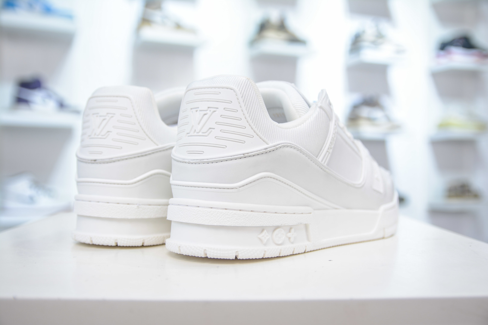 Louis Vuitton Trainer Sneaker White Leather Fashion Show - Sizes 36 to 45 7 cmp i1756500739301 8861 0 5