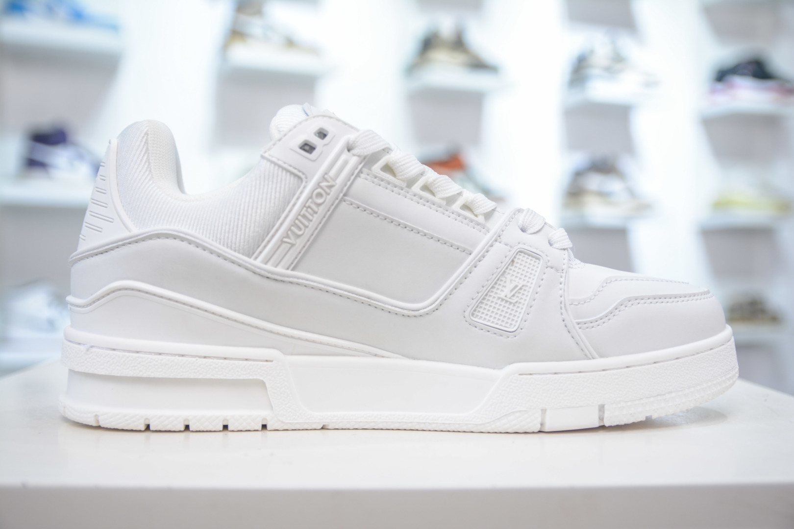 Louis Vuitton Trainer Sneaker White Leather Fashion Show - Sizes 36 to 45 4 cmp i1756500739303 7199 0 2