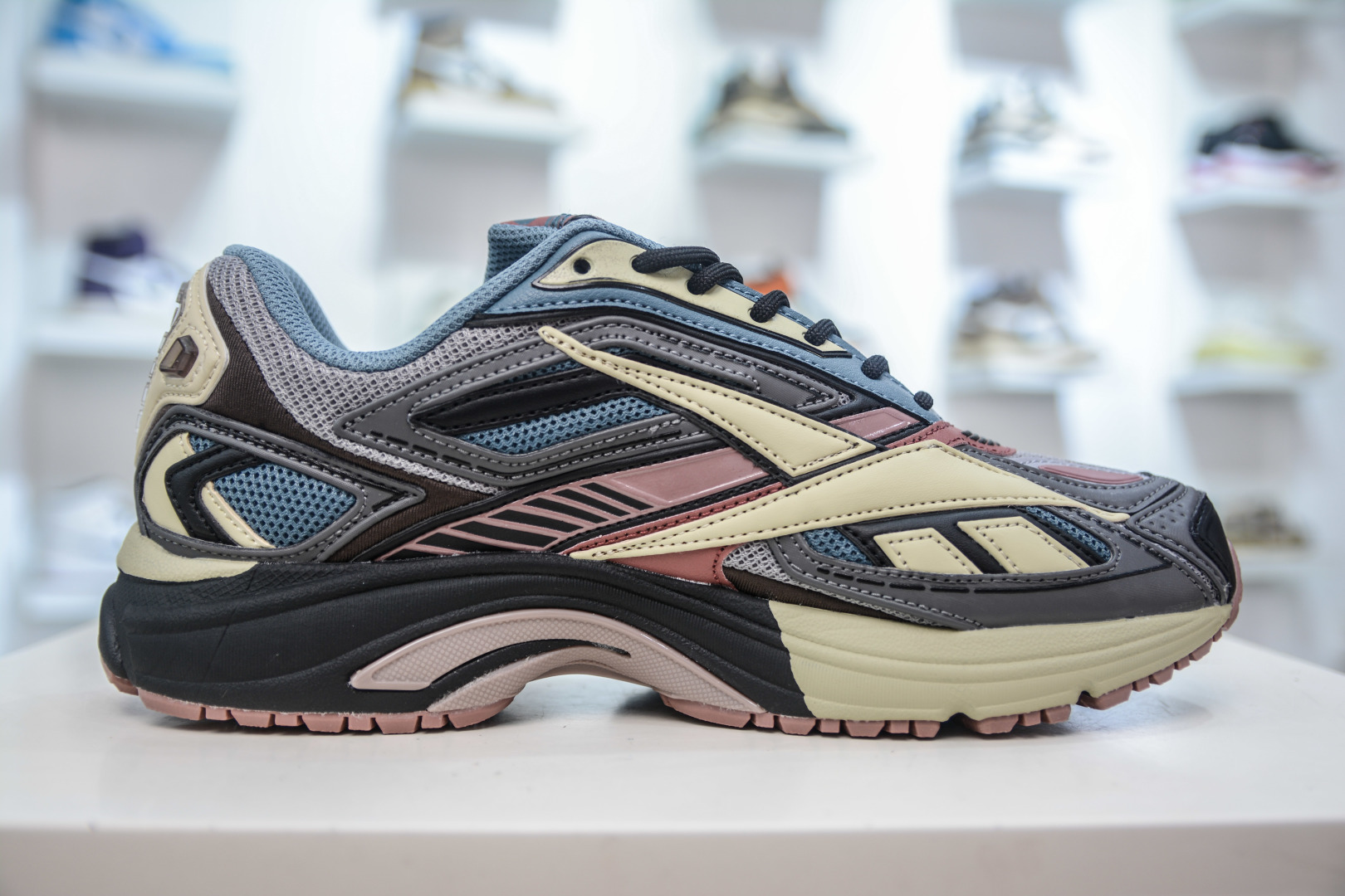 Reebok Premier Road Ultra Sneakers: Futuristic Design & Ultimate Comfort 4 cmp i1756578460467 7871 0 2