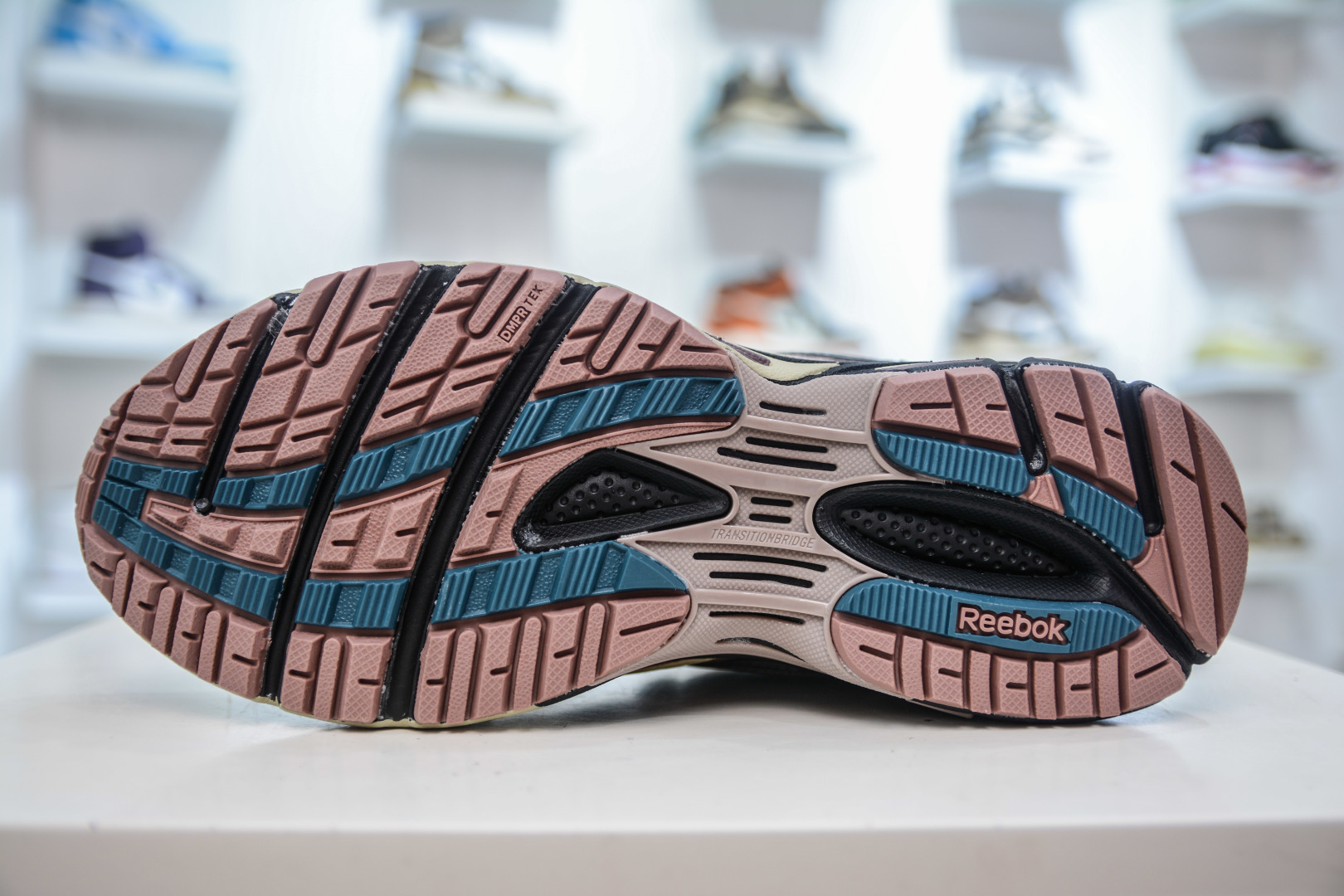 Reebok Premier Road Ultra Sneakers: Futuristic Design & Ultimate Comfort 6 cmp i1756578460524 3595 0 4