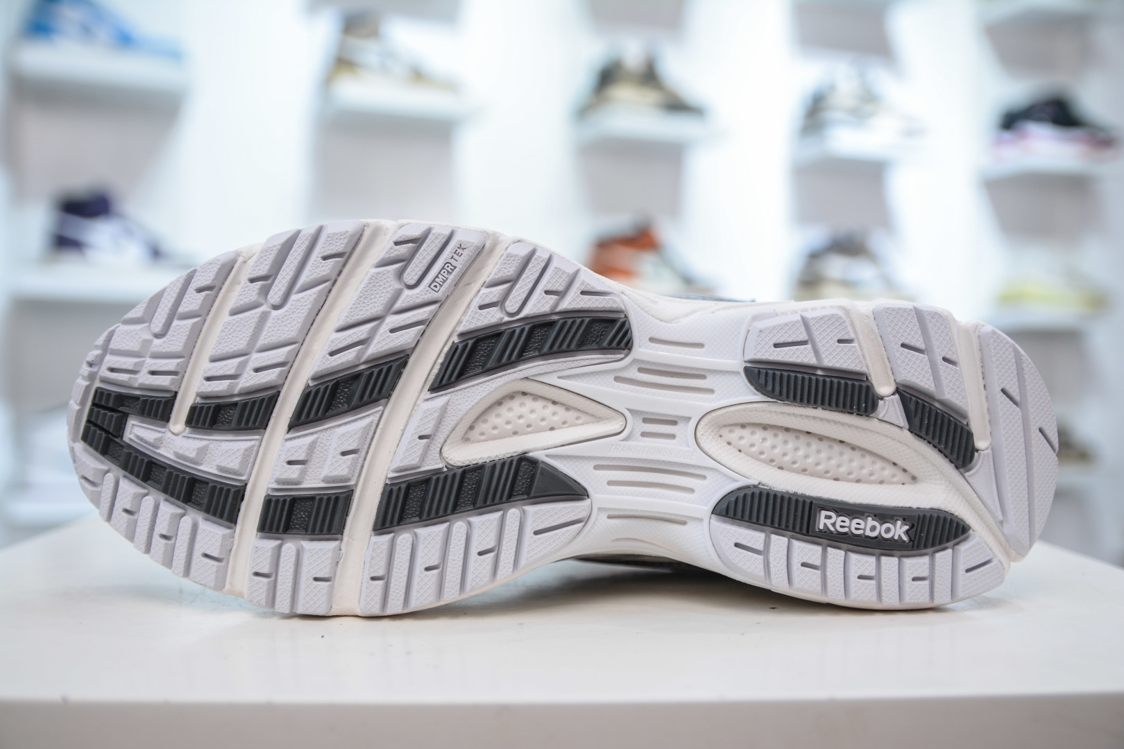 Reebok Premier Road Ultra Sneakers - Futuristic Design & Ultimate Comfort 6 cmp i1756578511011 599 0 4