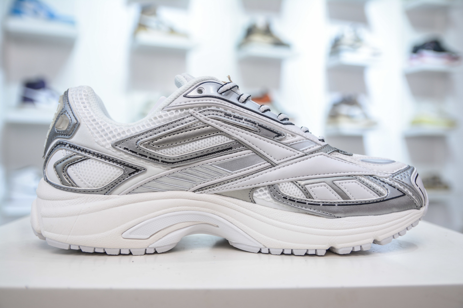 Reebok Premier Road Ultra Sneakers - Futuristic Design & Ultimate Comfort 4 cmp i1756578512585 708 0 2