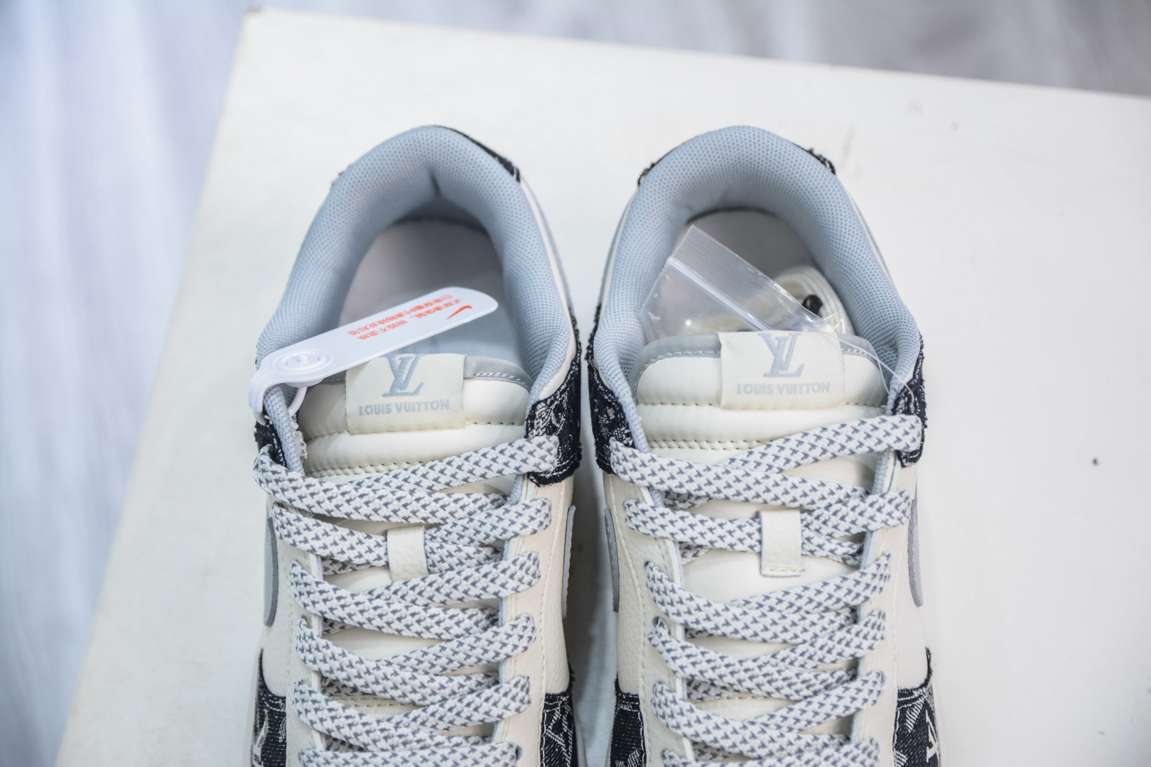 Nike SB Dunk Low x Louis Vuitton White Black Denim Sneakers 9 cmp i1756578948387 4471 0 7