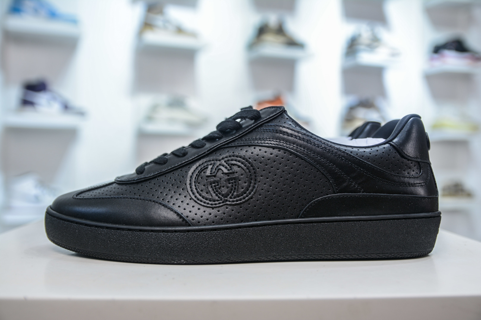 Gucci G75 Round Toe Lace-Up Sneakers in Black Leather with GG Logo 2 cmp i1756658037084 4332 0 0