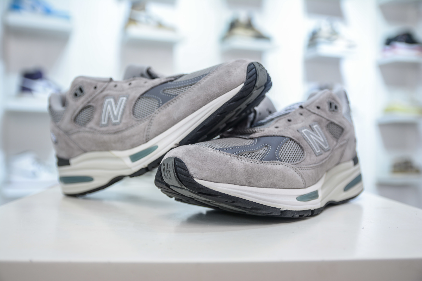 New Balance 991v2 'Grey' Retro Running Shoes - Premium Comfort and Style 4 cmp i1756660087160 1240 0 3