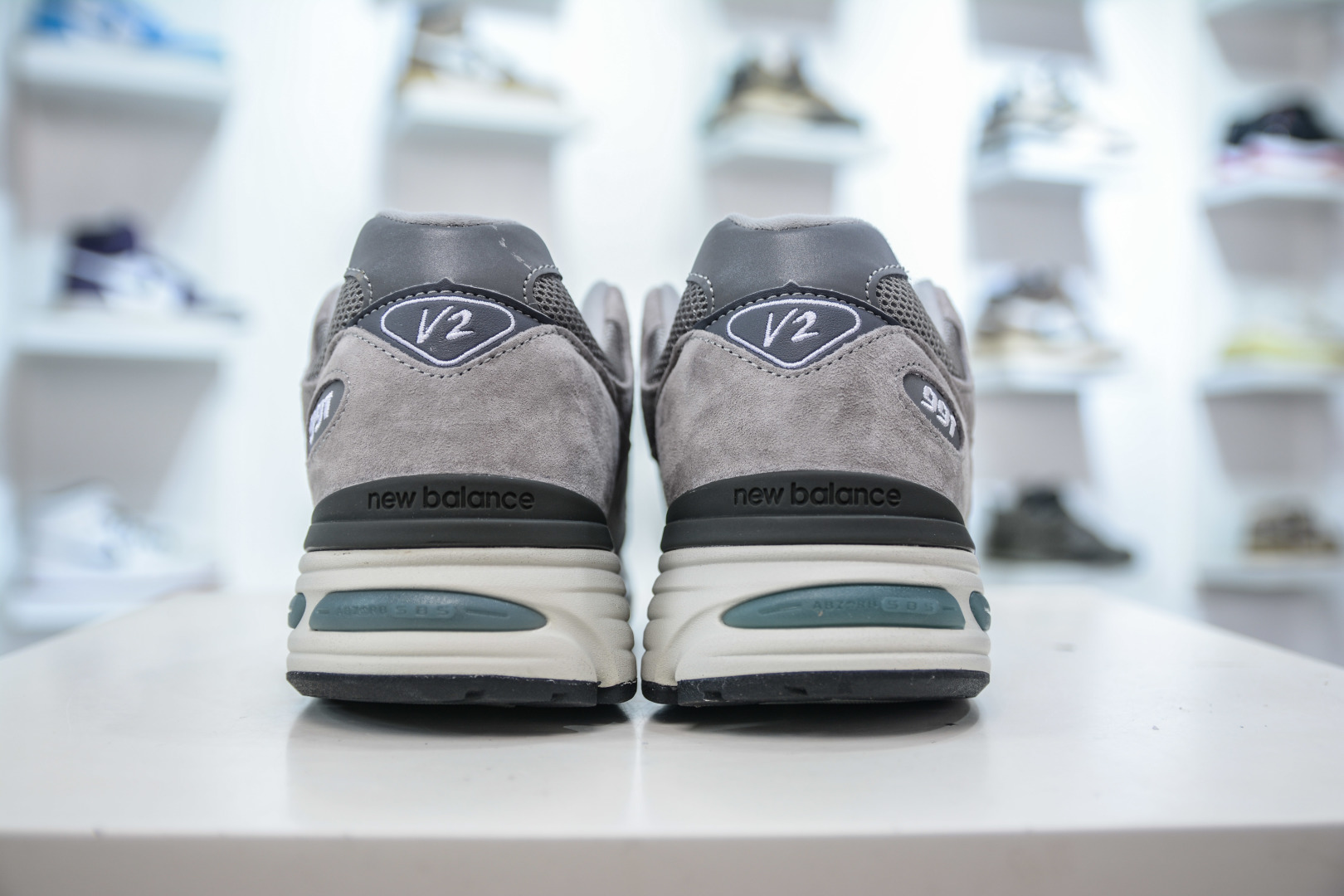 New Balance 991v2 'Grey' Retro Running Shoes - Premium Comfort and Style 2 cmp i1756660087160 4348 0 1