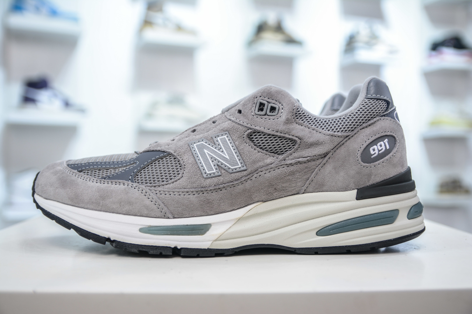 New Balance 991v2 'Grey' Retro Running Shoes - Premium Comfort and Style 1 cmp i1756660088077 1051 0 0