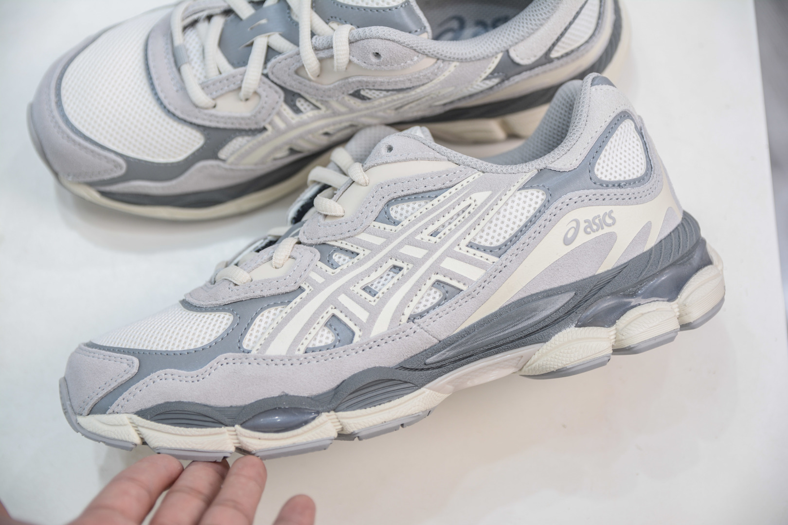 Asics GEL-NYC Men's Low-Top Running Shoes - Comfortable, Durable, Breathable 7 cmp i1756660205622 6946 0 6