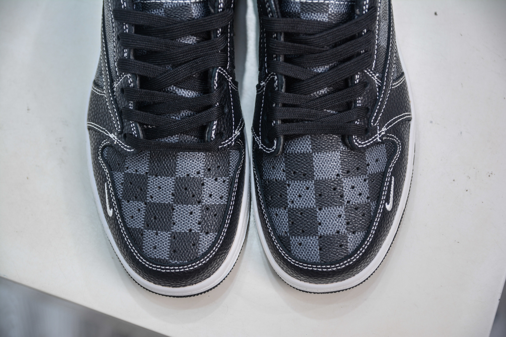 TS x Air Jordan x Louis Vuitton Air Jordan 1 Low Black Custom Sneakers 10 cmp i1756834702316 349 0 8