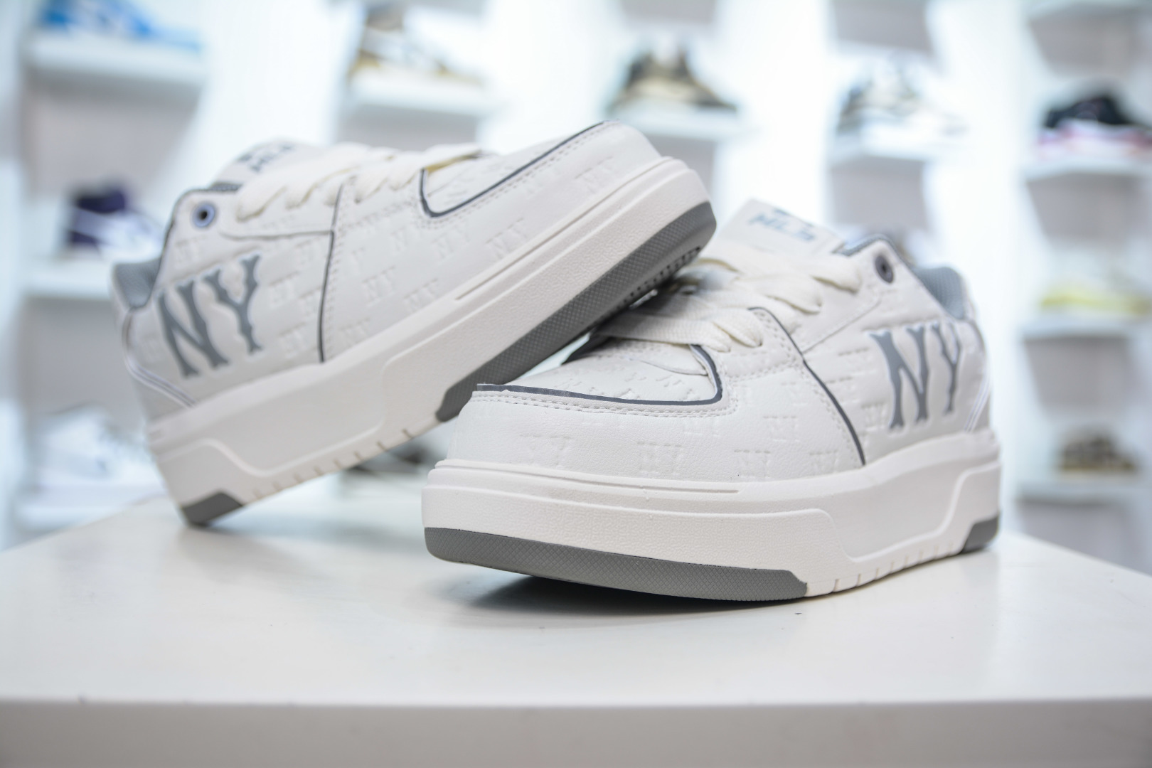MLB New York Yankees Chunky Runner Sneakers, Comfortable and Stylish 5 cmp i1756834897007 7085 0 3