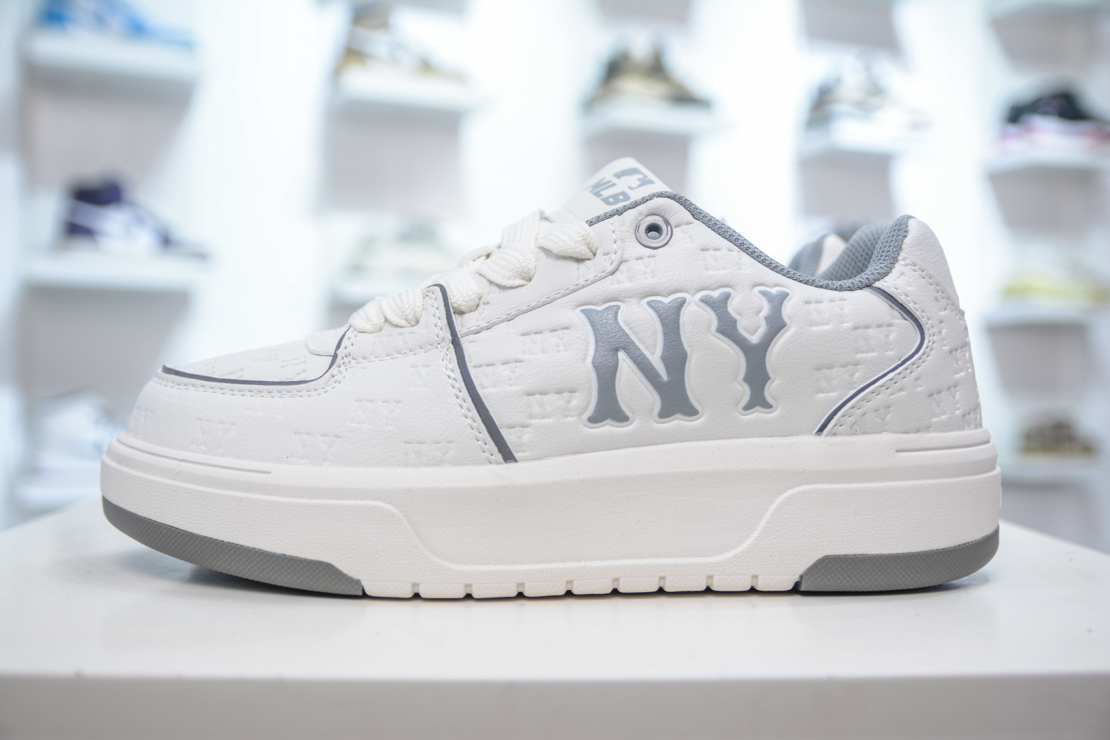 MLB New York Yankees Chunky Runner Sneakers, Comfortable and Stylish 2 cmp i1756834897928 9092 0 0