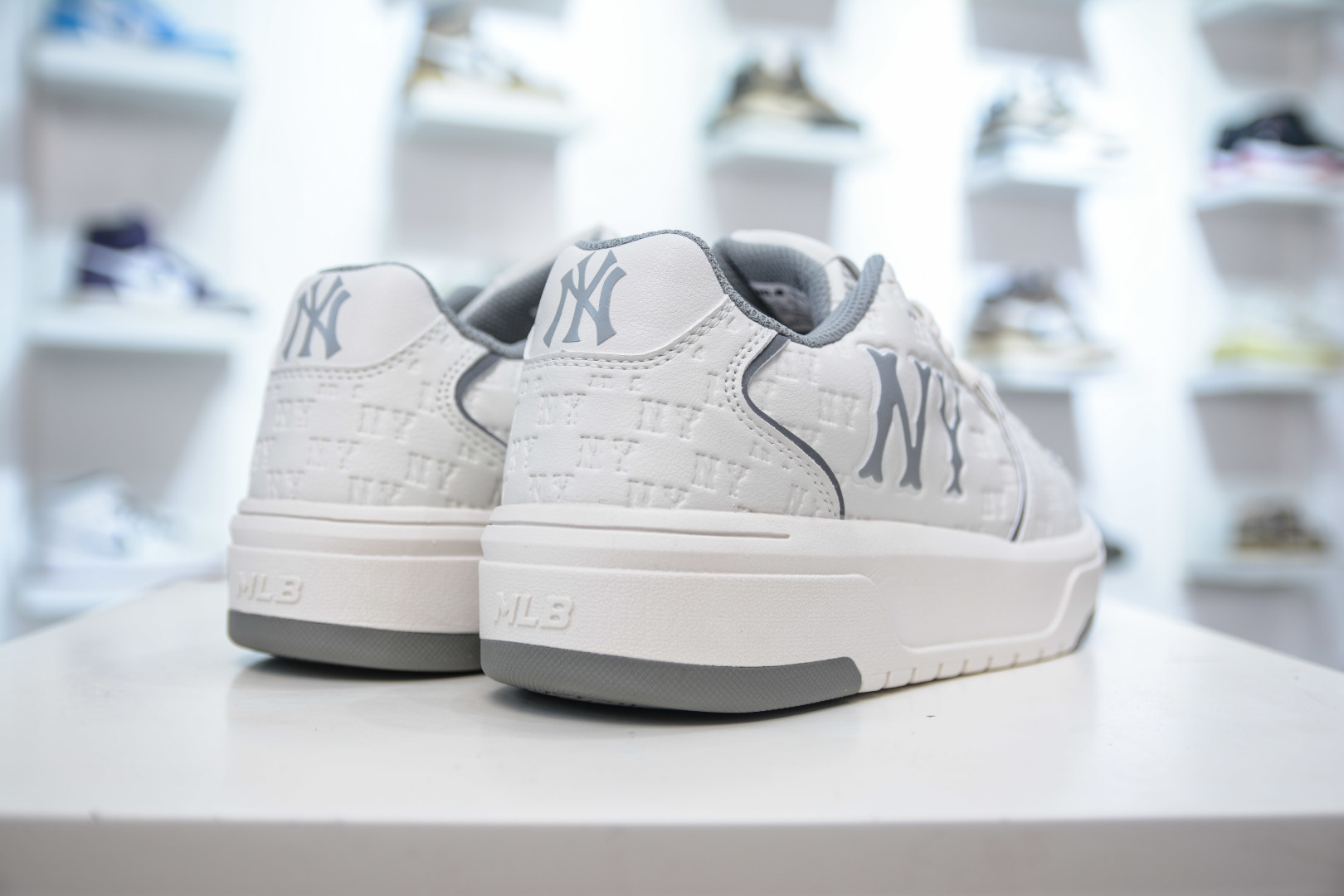 MLB New York Yankees Chunky Runner Sneakers, Comfortable and Stylish 7 cmp i1756834897929 4813 0 5