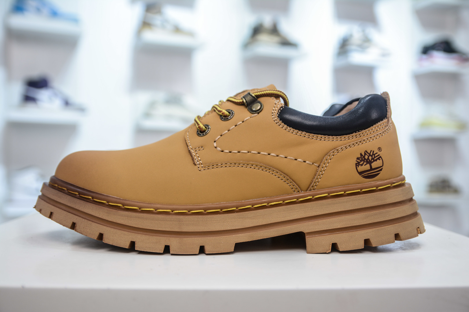 Timberland Classic Low-Top Oxford Shoes, Premium Leather, Durable and Stylish 2 cmp i1756835353864 9176 0 0