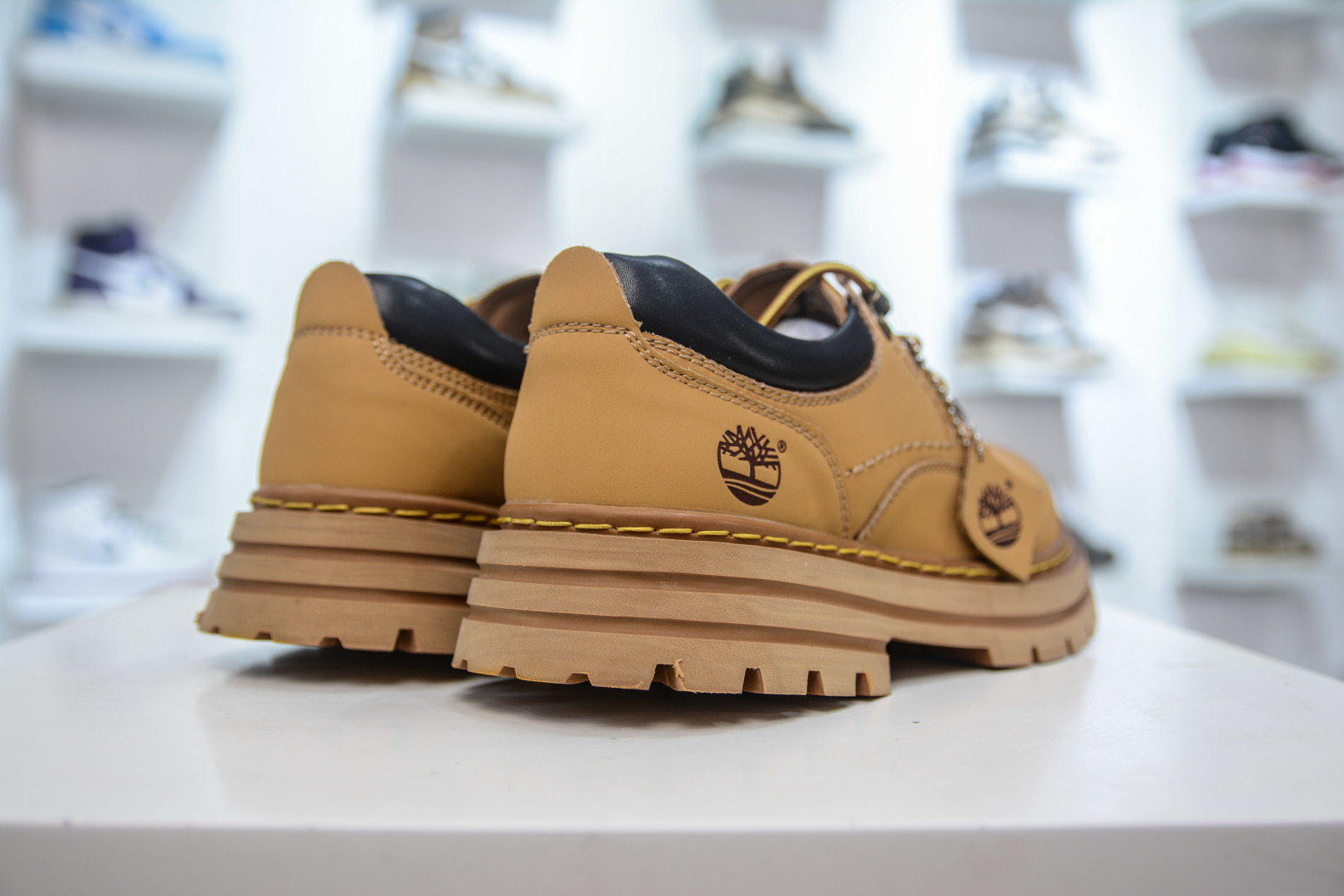 Timberland Classic Low-Top Oxford Shoes, Premium Leather, Durable and Stylish 7 cmp i1756835354887 3958 0 5