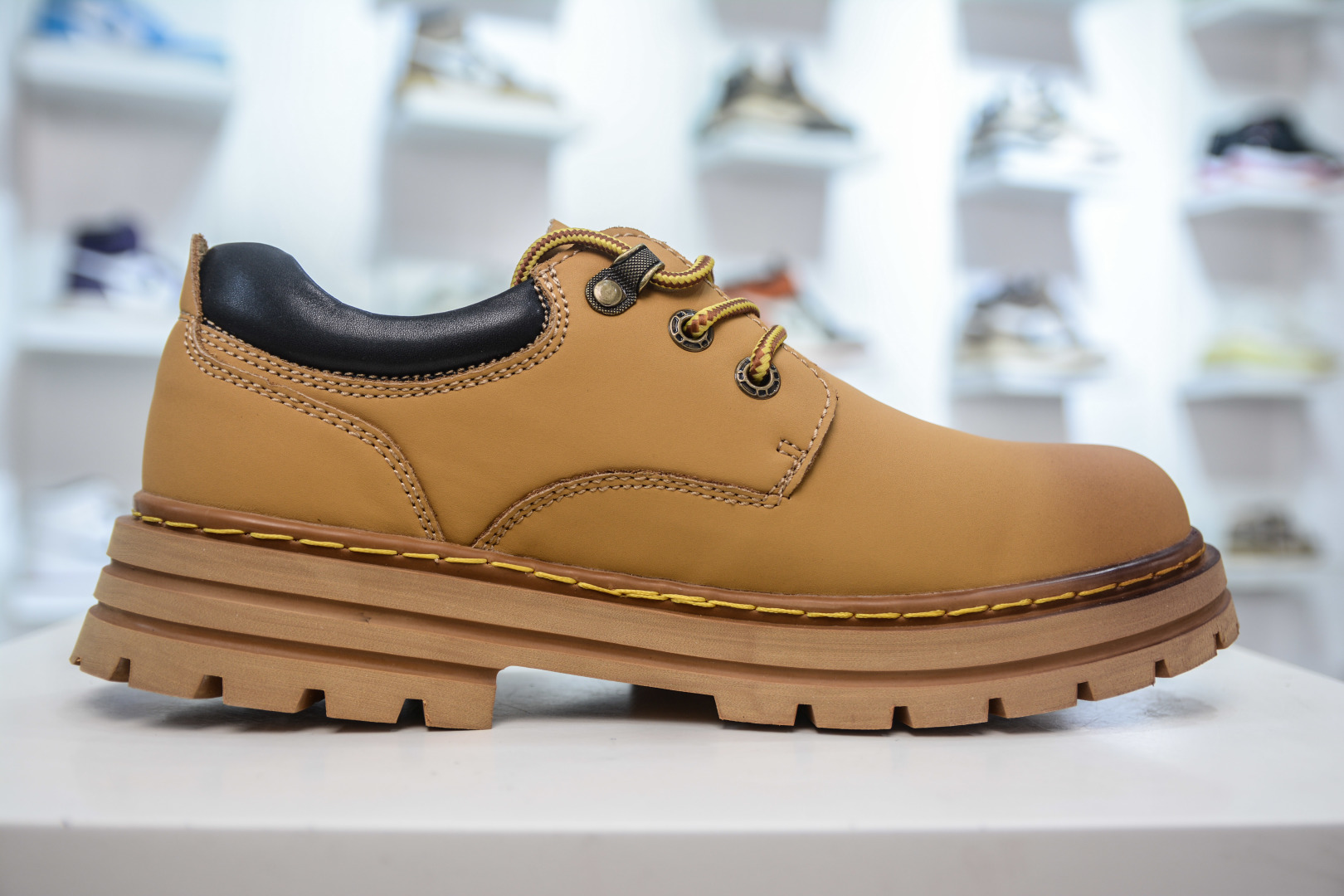 Timberland Classic Low-Top Oxford Shoes, Premium Leather, Durable and Stylish 4 cmp i1756835354896 6654 0 2