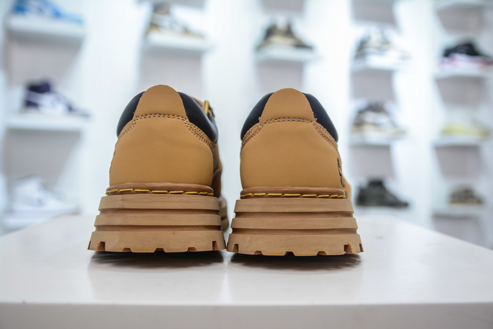 Timberland Classic Low-Top Oxford Shoes, Premium Leather, Durable and Stylish 3 cmp i1756835354899 1858 0 1