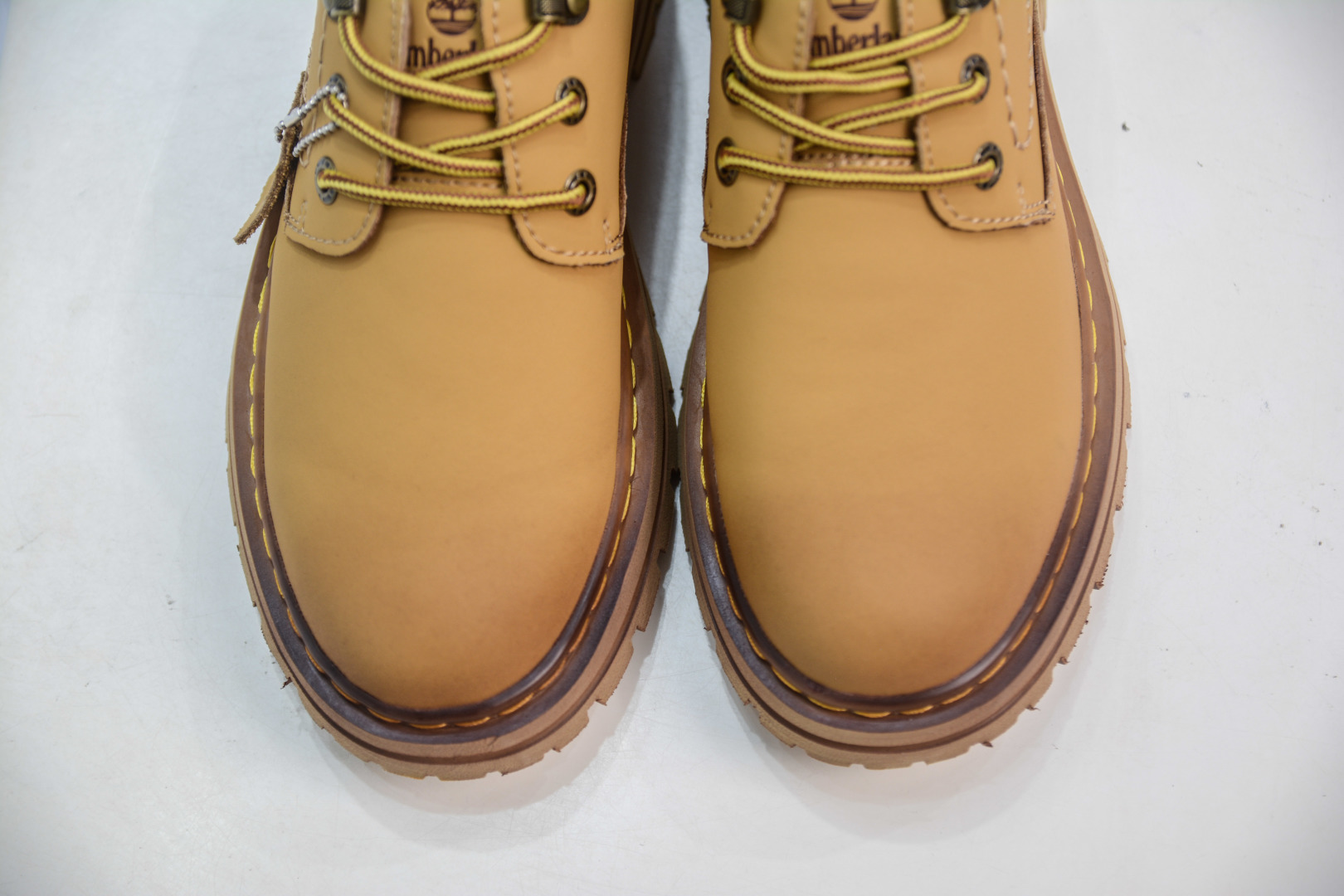Timberland Classic Low-Top Oxford Shoes, Premium Leather, Durable and Stylish 10 cmp i1756835354905 8564 0 8