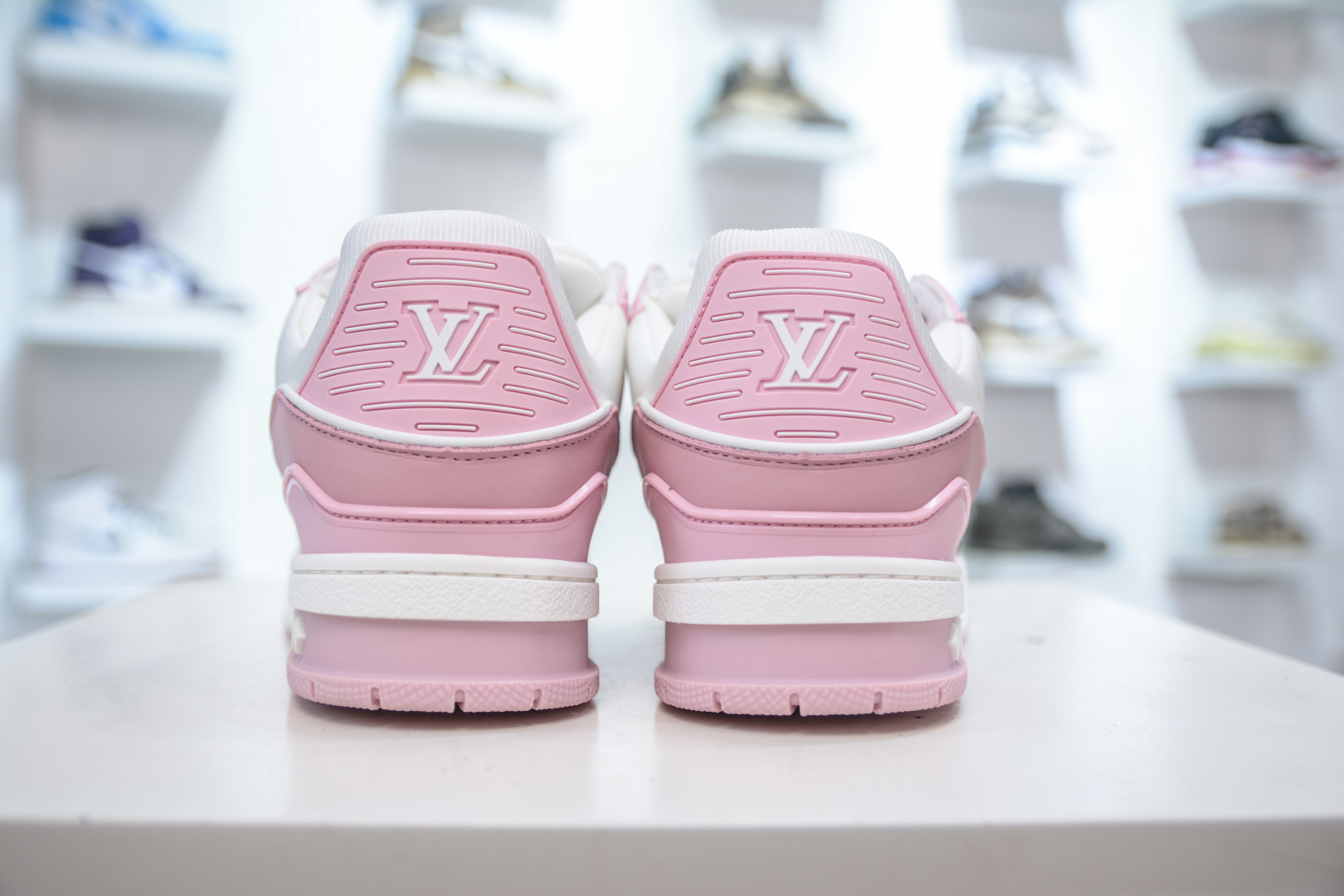 Louis Vuitton Trainer Sneaker White/Pink,Fashion Show Sneaker, Size 36-40 2 cmp i1756835492475 4794 0 1