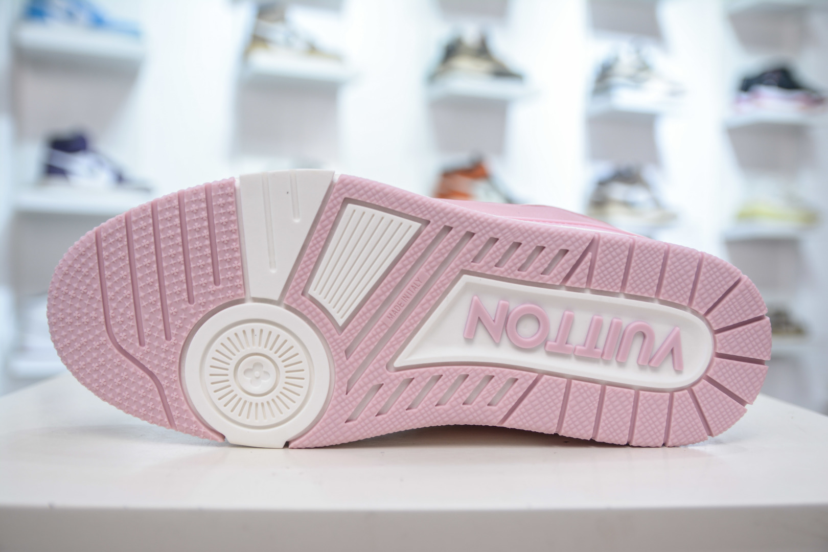 Louis Vuitton Trainer Sneaker White/Pink,Fashion Show Sneaker, Size 36-40 5 cmp i1756835492492 8750 0 4