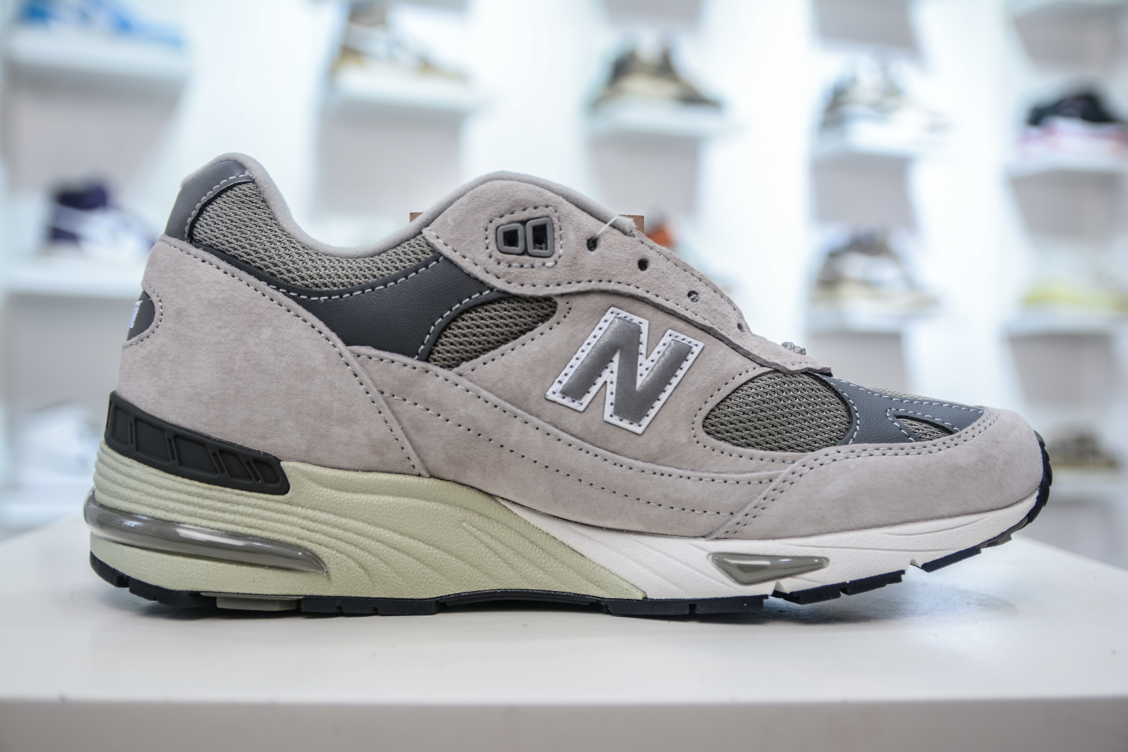 New Balance 991v2 Gray Retro Running Shoes - Premium Comfort and Style 4 cmp i1756835715231 7601 0 2