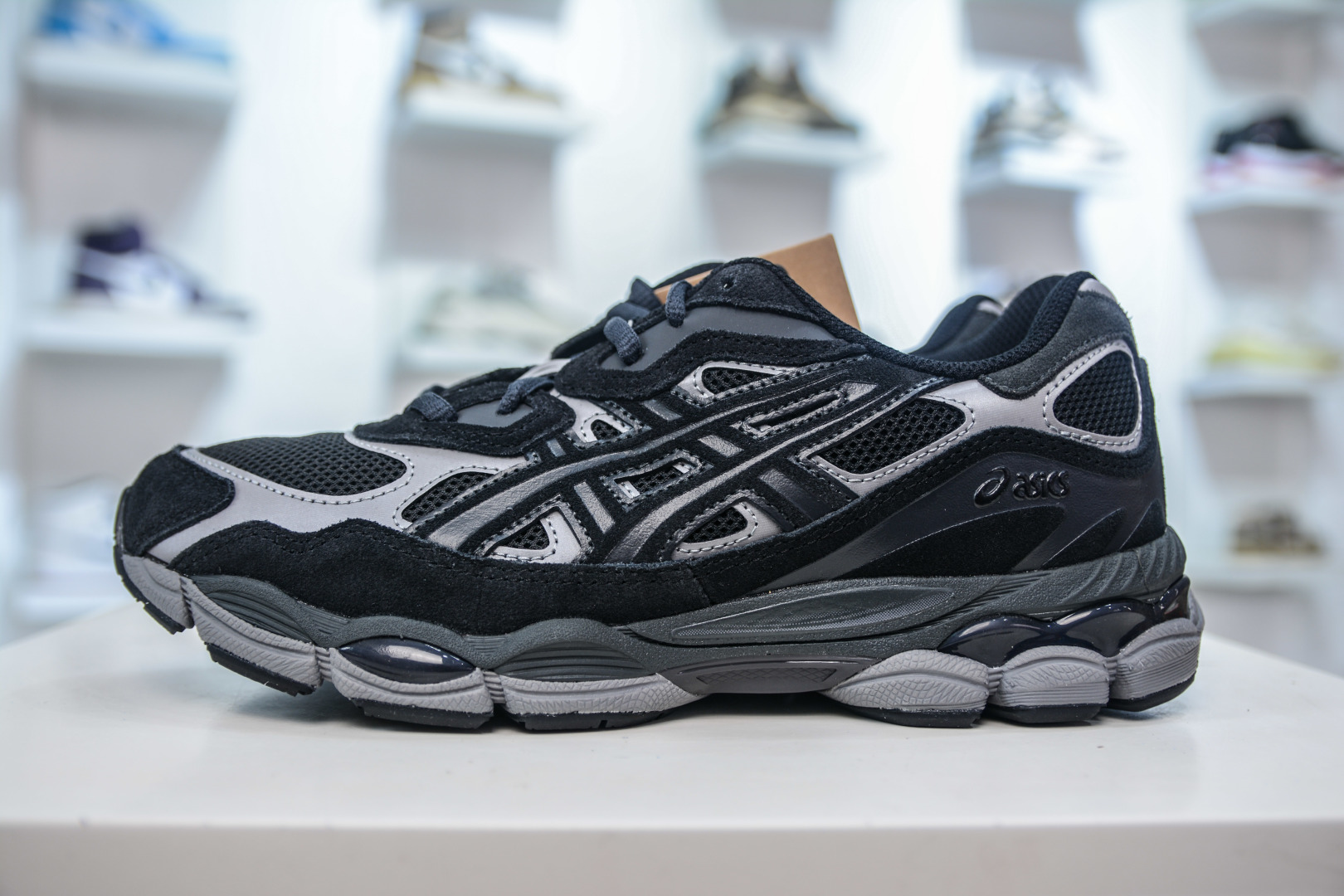 Asics GEL-NYC Men's Low-Top Sneakers – Cushioned, Breathable, and Durable 2 cmp i1756835809603 396 0 0