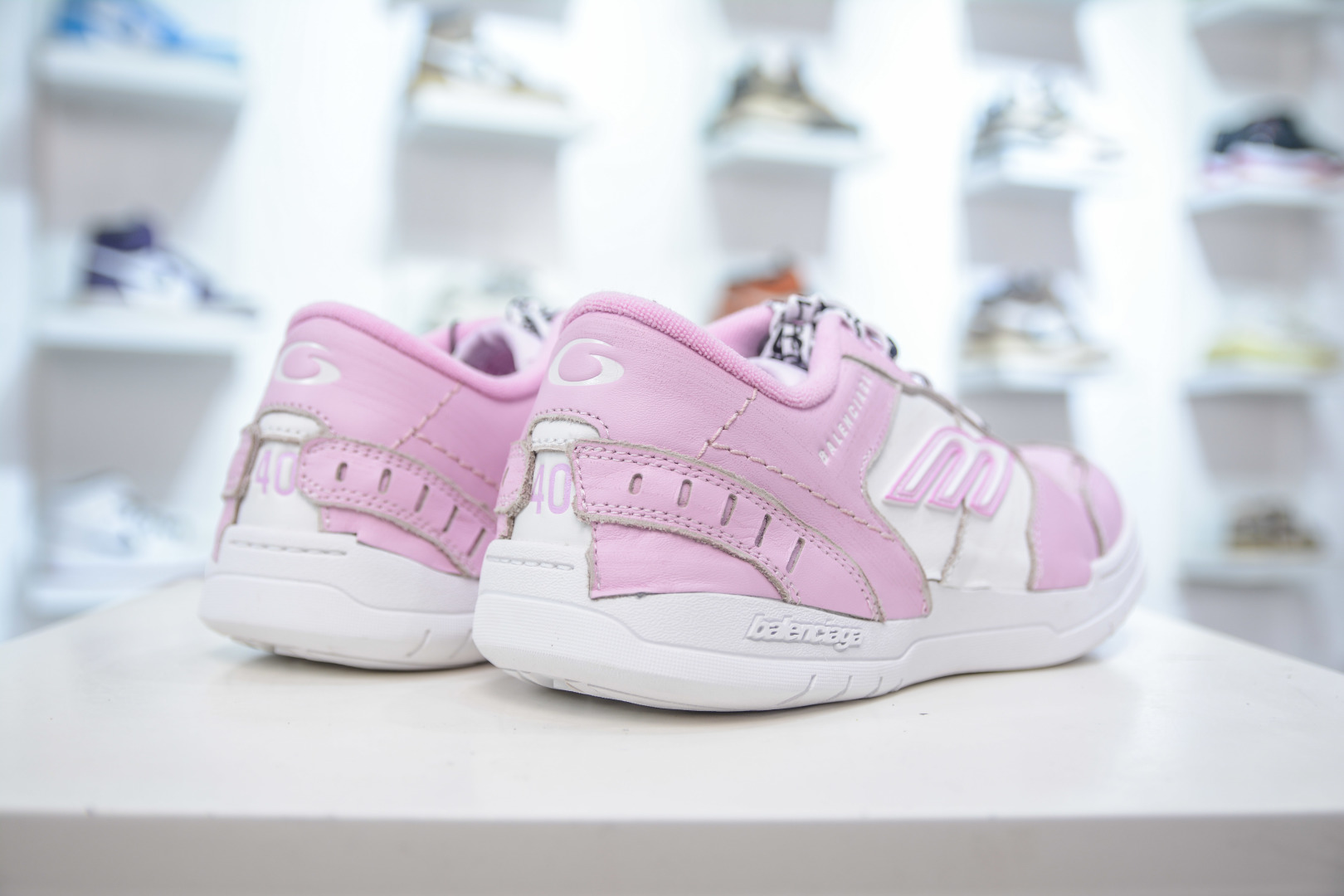 Balenciaga Hamptons Worn-Out Round Toe Lace-Up Low-Top Sneakers - Pink 6 cmp i1756835900447 923 0 5