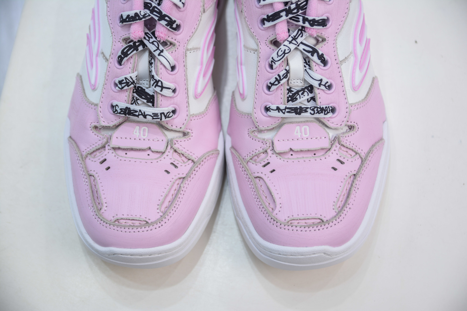 Balenciaga Hamptons Worn-Out Round Toe Lace-Up Low-Top Sneakers - Pink 9 cmp i1756835900449 3688 0 8