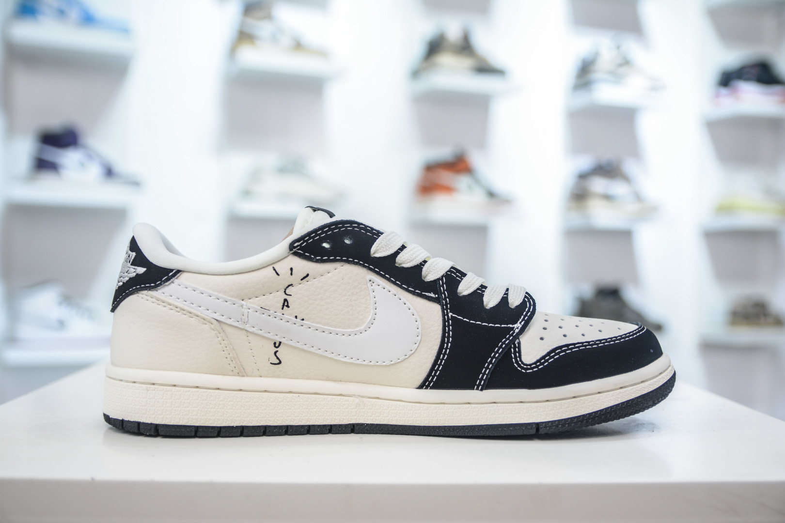 TS x Air Jordan 1 Low LABUBU - Gradient Black Sneakers 3 cmp i1756912603455 1492 0 2