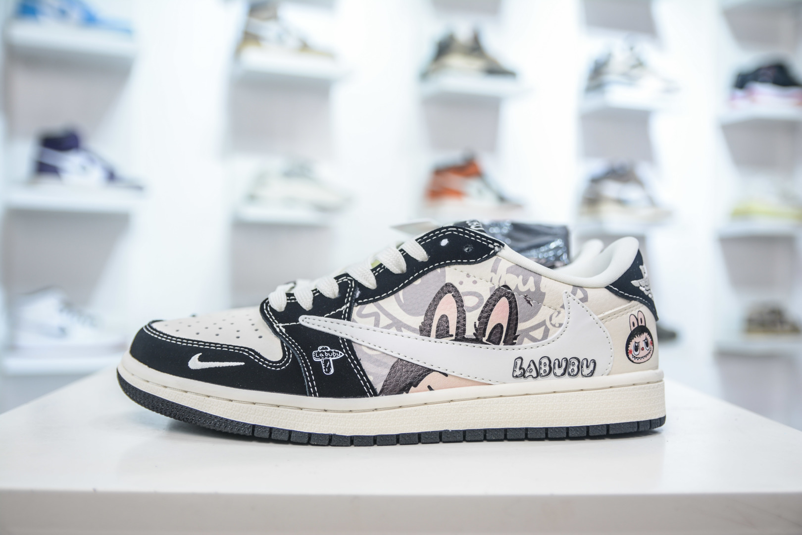 TS x Air Jordan 1 Low LABUBU - Gradient Black Sneakers 1 cmp i1756912603457 8142 0 0