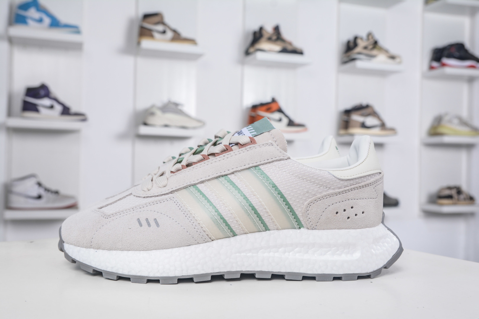 Adidas Originals Retropy E5 Boost Casual Sneakers - Racing Inspired Style 1 cmp i1757099778255 6869 0 0