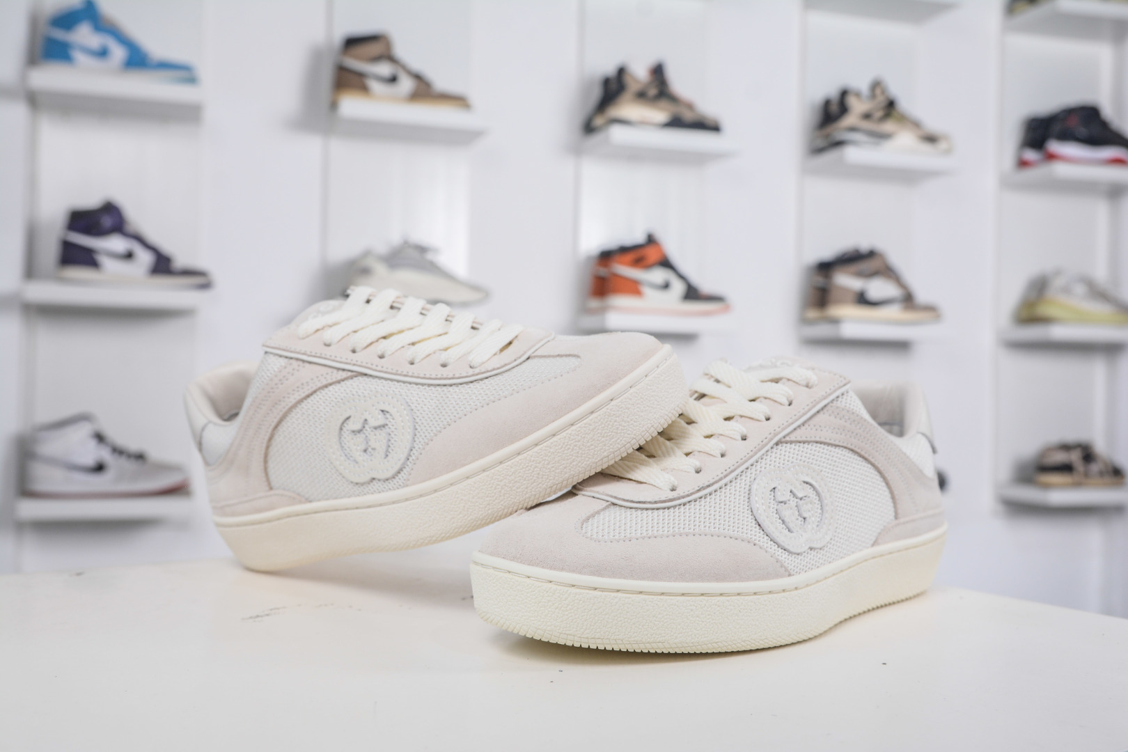 Gucci G75 Round Toe Lace-Up Sneakers in Soft Suede - Modern Charm 4 cmp i1757100127057 7396 0 3