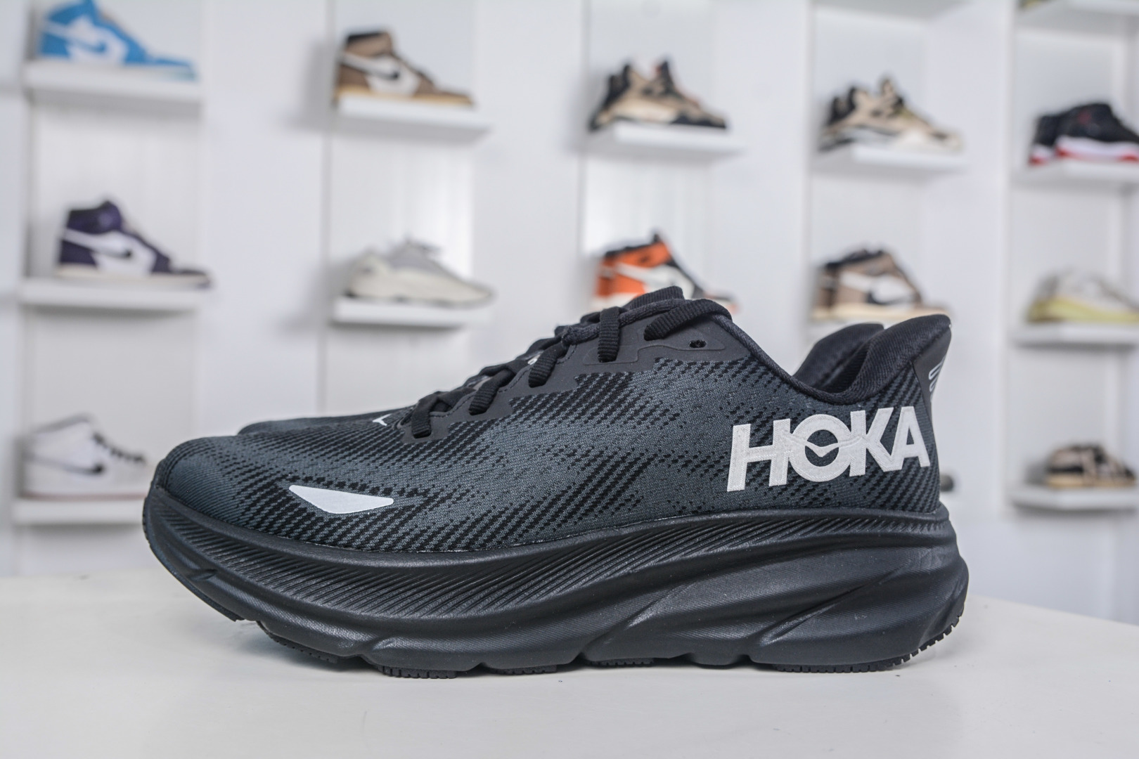 Hoka One One Clifton 9 GTX: Lightweight, Waterproof Running Shoes 2 cmp i1757100375648 466 0 0