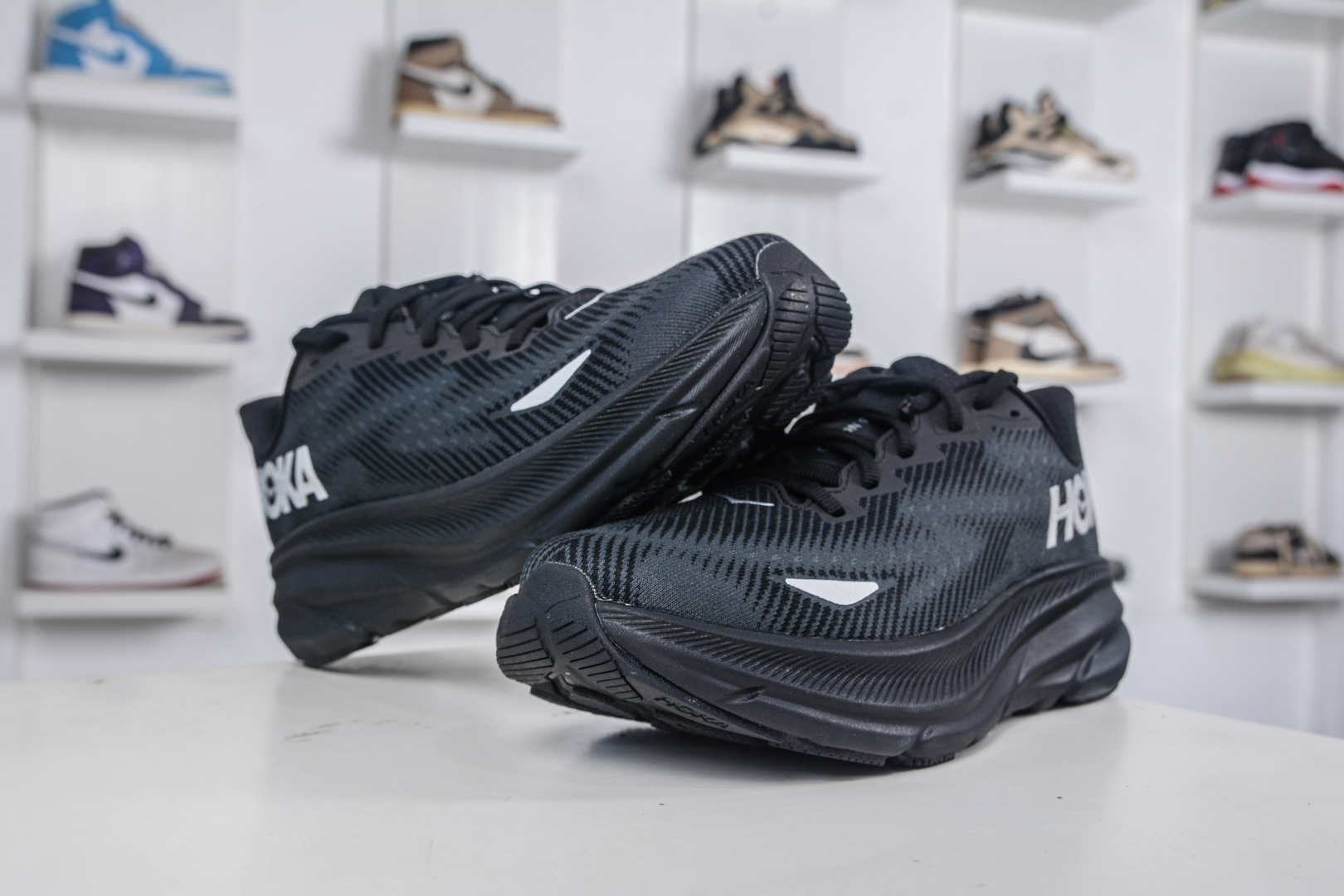 Hoka One One Clifton 9 GTX: Lightweight, Waterproof Running Shoes 5 cmp i1757100375648 84 0 3
