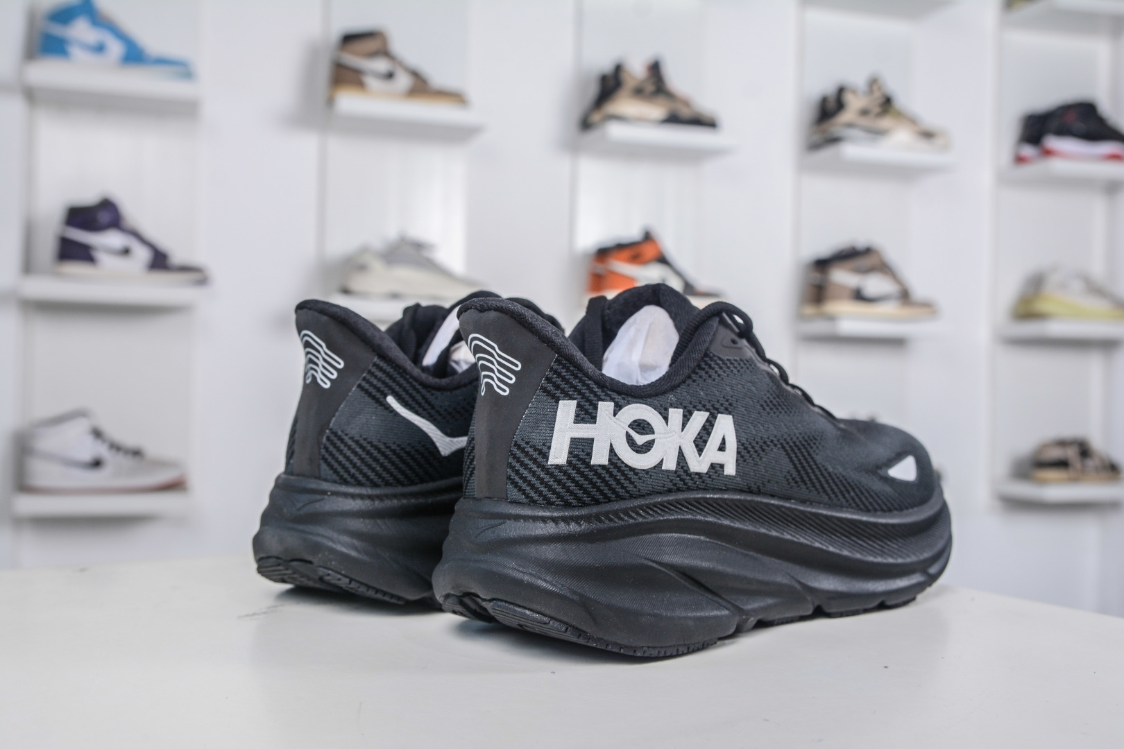 Hoka One One Clifton 9 GTX: Lightweight, Waterproof Running Shoes 7 cmp i1757100377029 8713 0 5