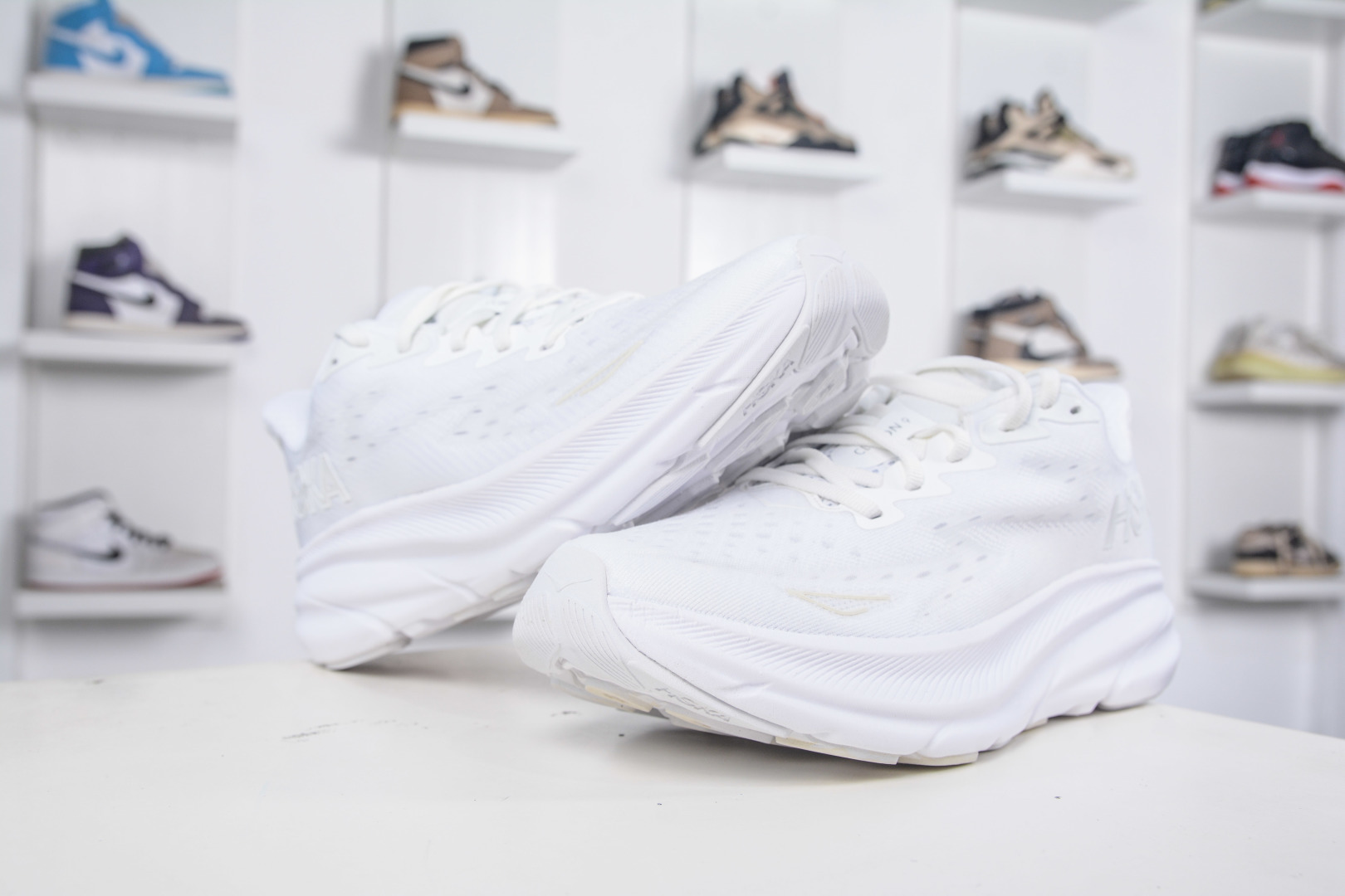 Hoka One One Clifton 9: Low, Lightweight, and Breathable Running Shoes 4 cmp i1757100502401 5937 0 3