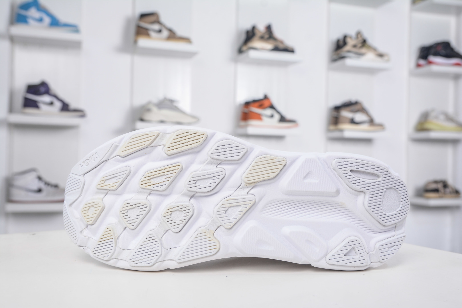 Hoka One One Clifton 9: Low, Lightweight, and Breathable Running Shoes 5 cmp i1757100506325 1483 0 4