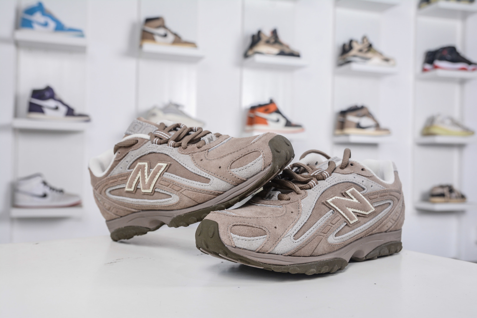 New Balance 204 Series: Retro Running Shoes in Light Brown - Authentic & Stylish 4 cmp i1757199609076 7464 0 3