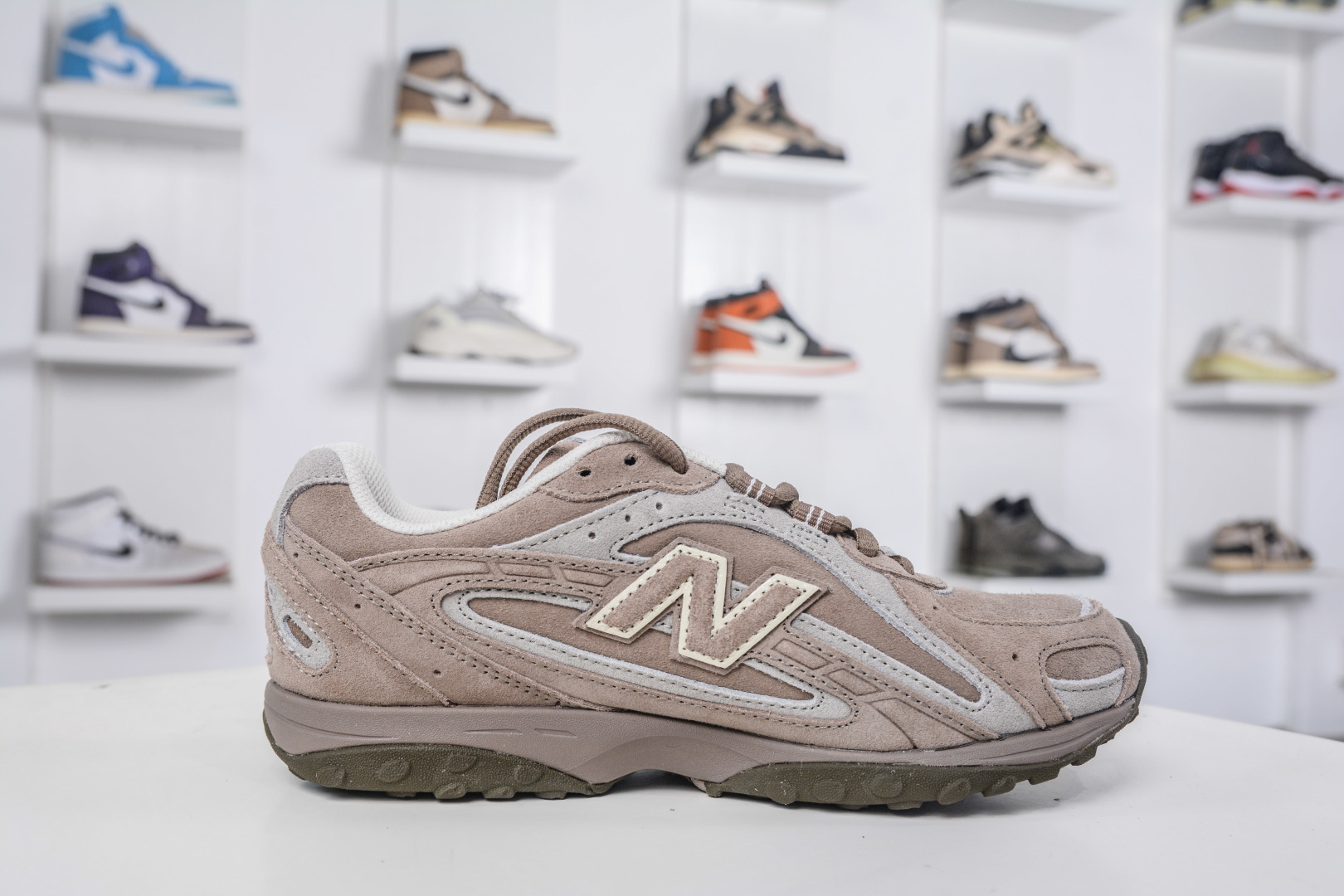 New Balance 204 Series: Retro Running Shoes in Light Brown - Authentic & Stylish 3 cmp i1757199609077 1605 0 2