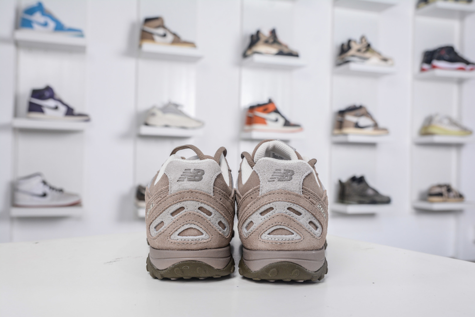 New Balance 204 Series: Retro Running Shoes in Light Brown - Authentic & Stylish 2 cmp i1757199610127 4260 0 1