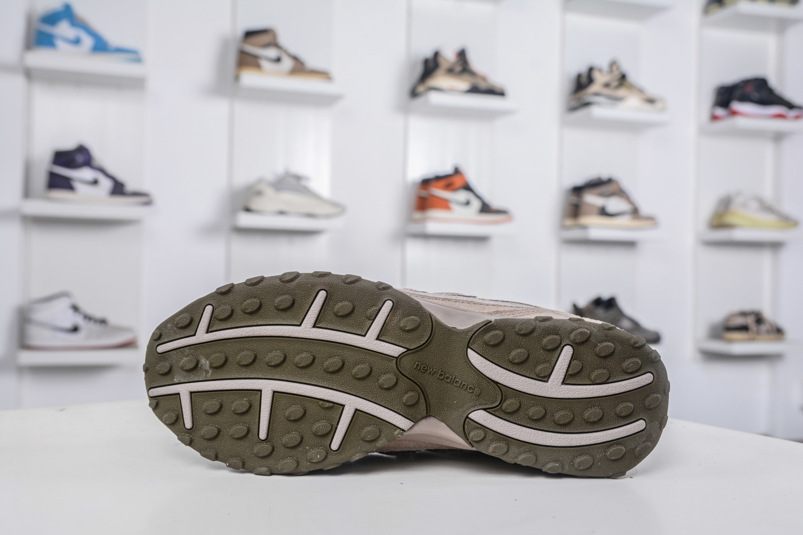 New Balance 204 Series: Retro Running Shoes in Light Brown - Authentic & Stylish 5 cmp i1757199610130 5199 0 4